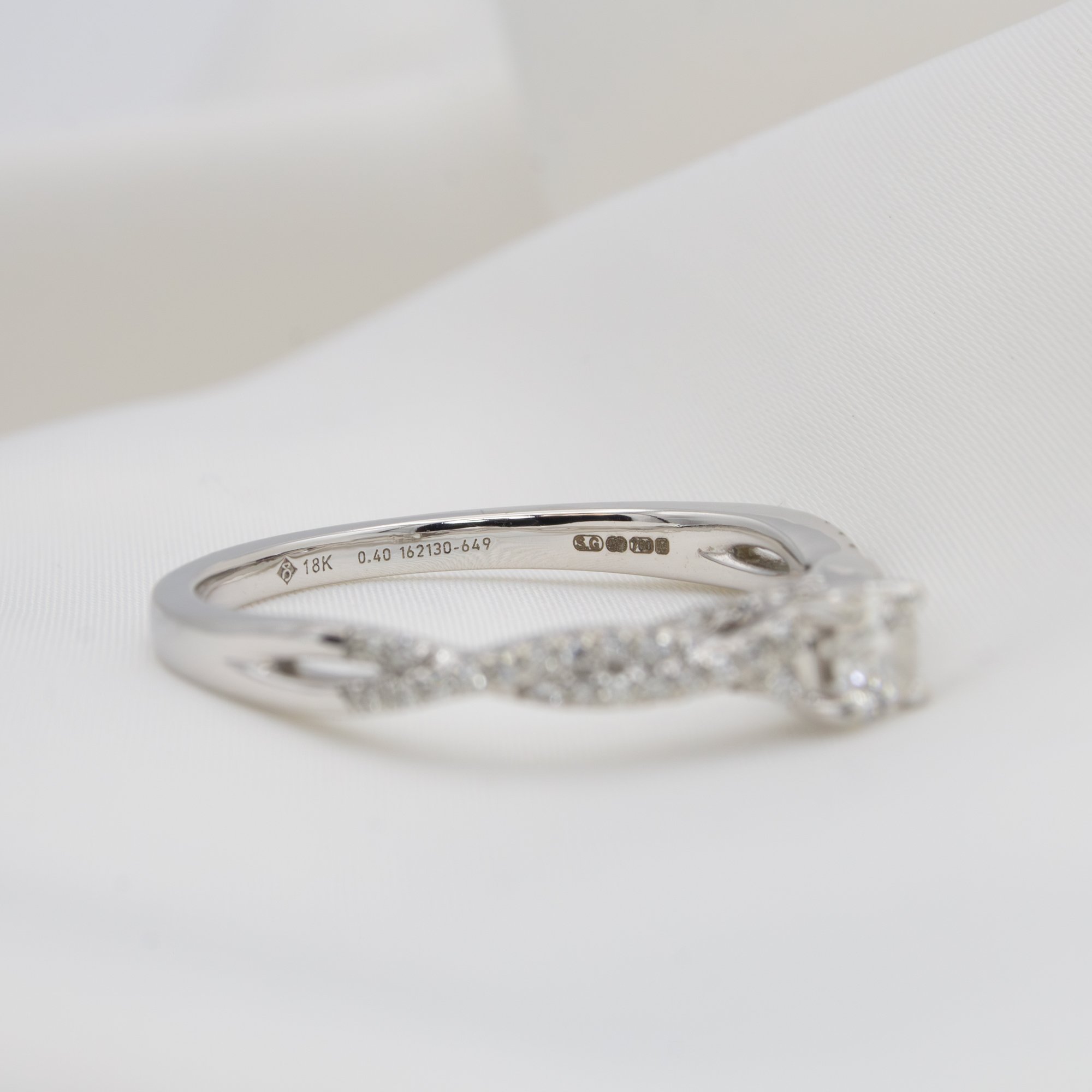 18K White Gold 0.40ct Twisted Diamond Ring.jpg