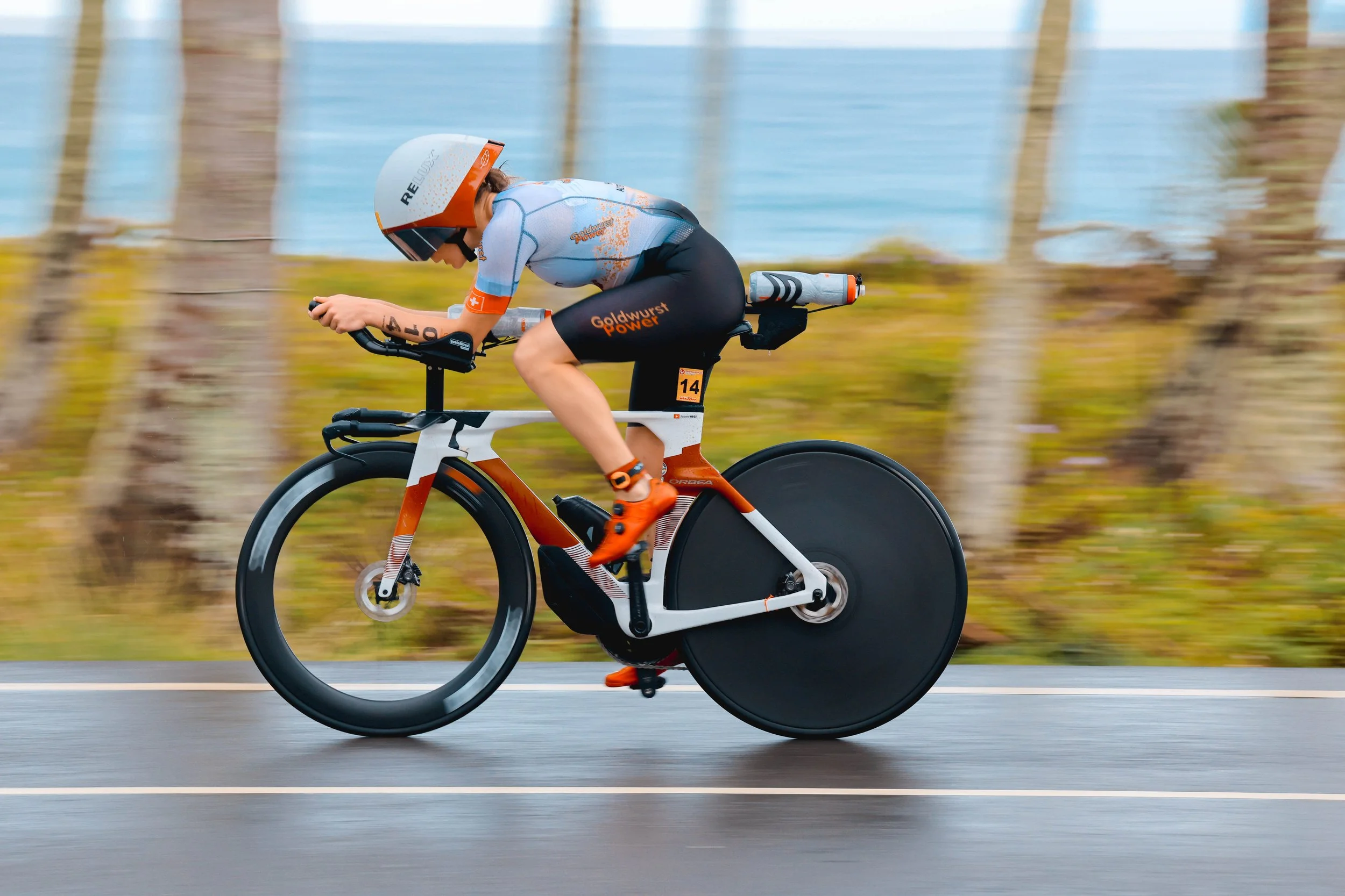 Salomé Hegi-Altermatt auf dem Zeitfahrrad beim Triathlon Challenge Taiwan.