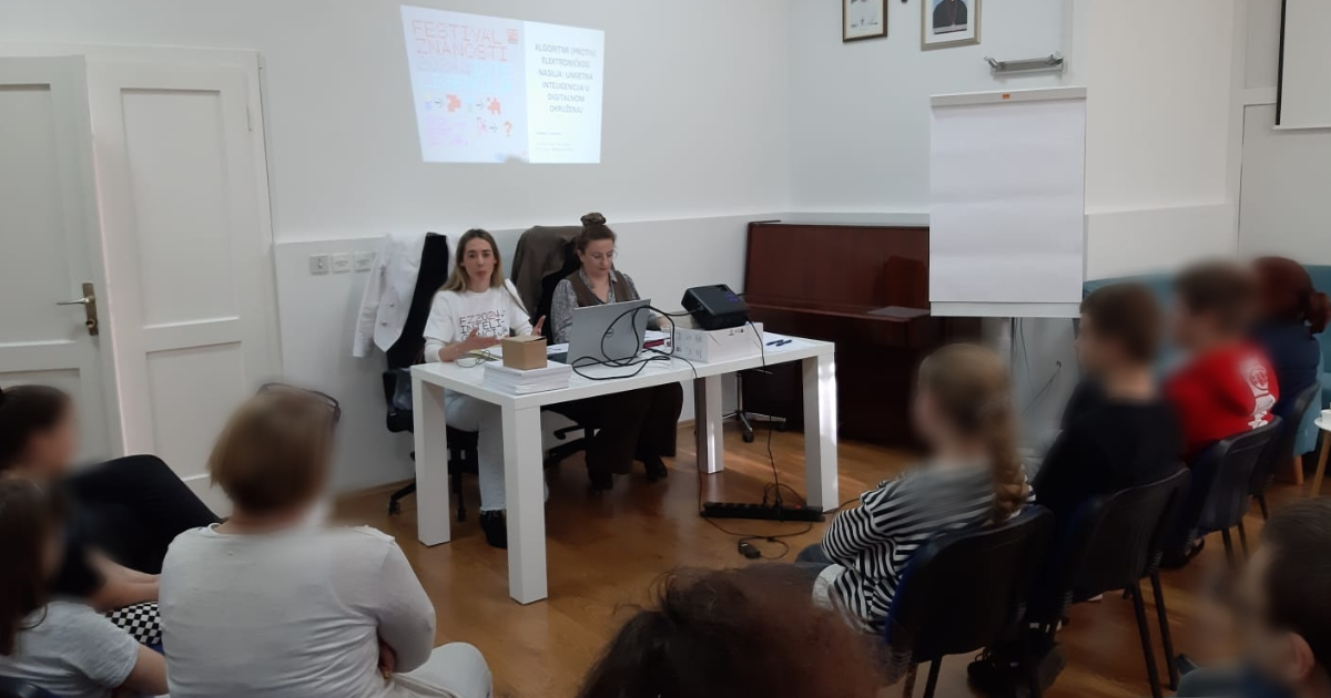 U sklopu Festivala znanosti 2024. održano predavanje „ALGORITMI (PROTIV) ELEKTRONIČKOG NASILJA: UMJETNA INTELIGENCIJA U DIGITALNOM OKRUŽENJU“