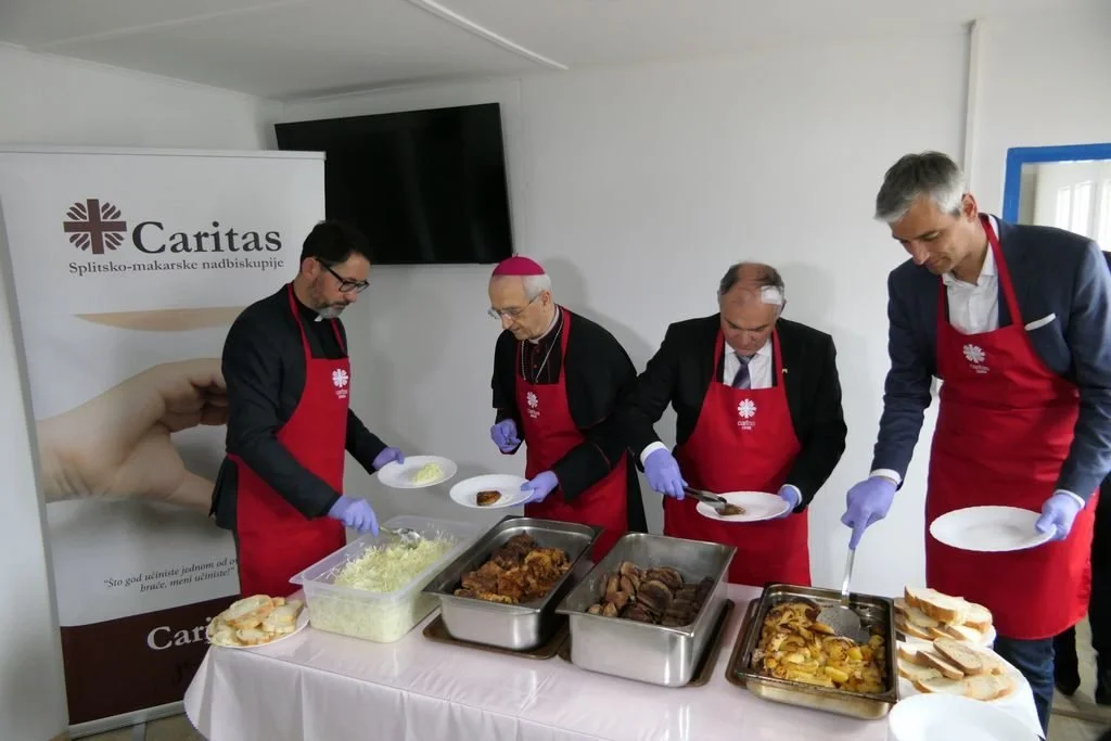 Omiš: Otvoreno blagovalište Caritasa Splitsko-makarske nadbiskupije