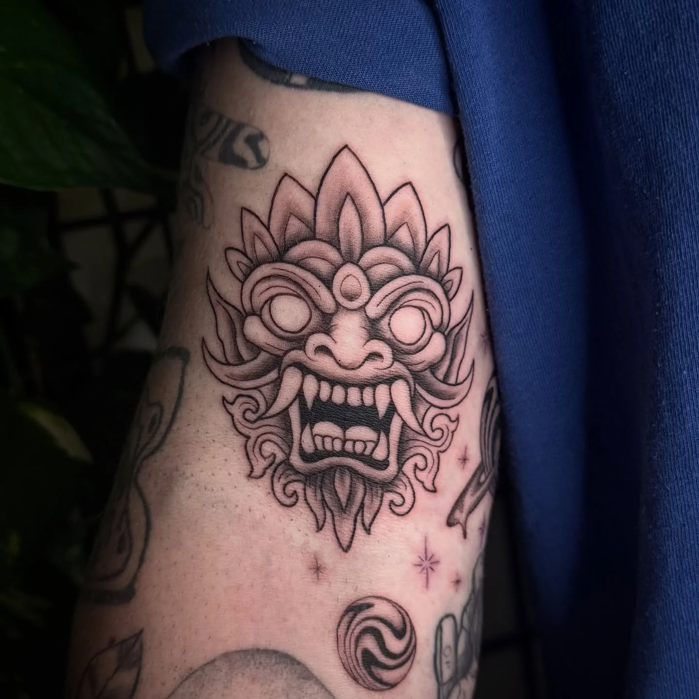 Fresh mask design to fill in a space for James. Thanks again 🙏🏼 

What name would you give this mask? 🎭

Taking bookings for October, November and December.

Book in via my website.

www.bahsi.co.uk/contact

#masktattoo #colchesterbusiness #essext