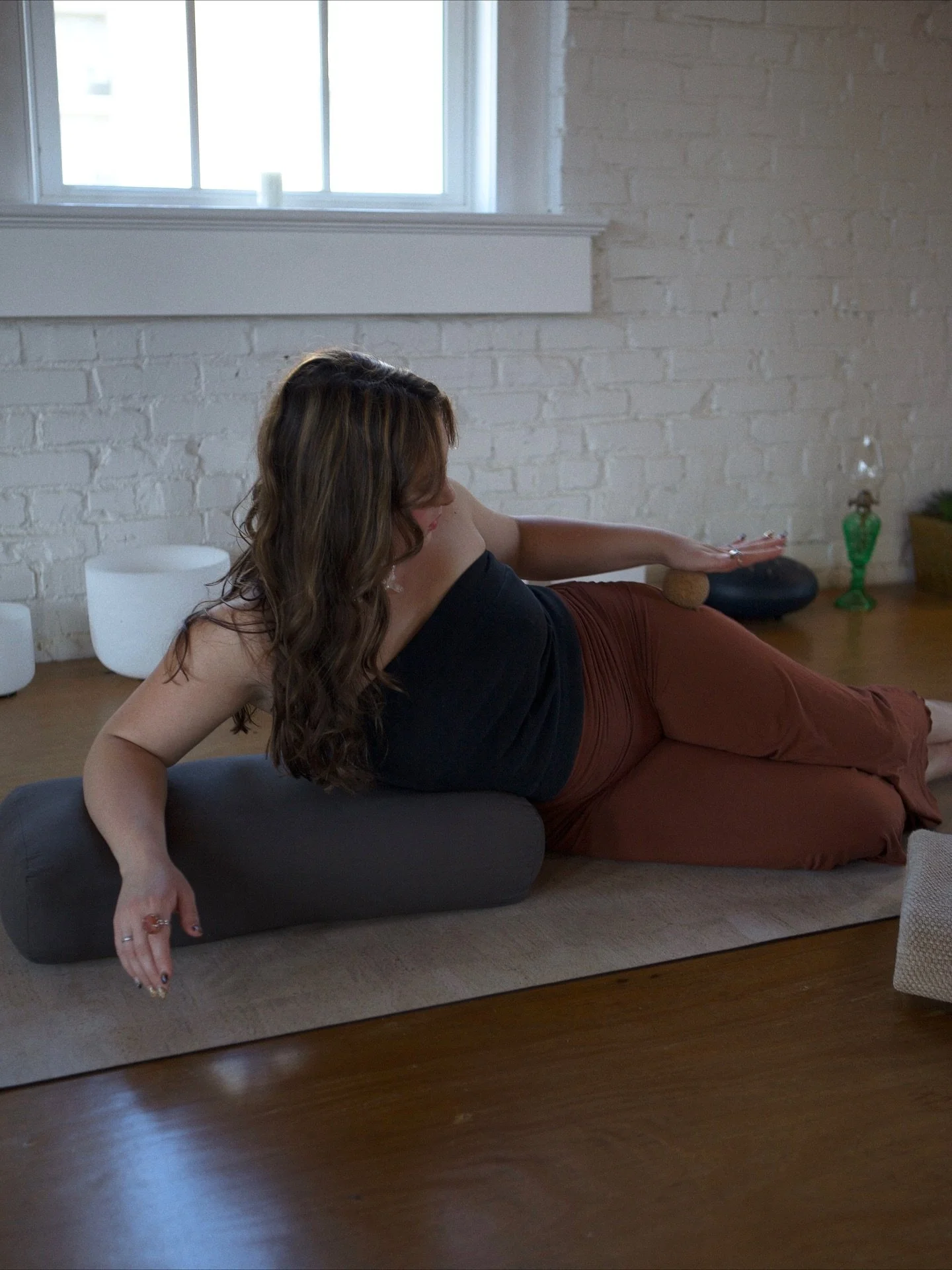 Myofascial Release + Reiki with Melanie combines myofascial release techniques, accupressure, meridians (energy pathways in chinese medicine), yoga, and reiki to bring the body into balance. 🌙

This class is therapeutic for tight muscles, sore joint