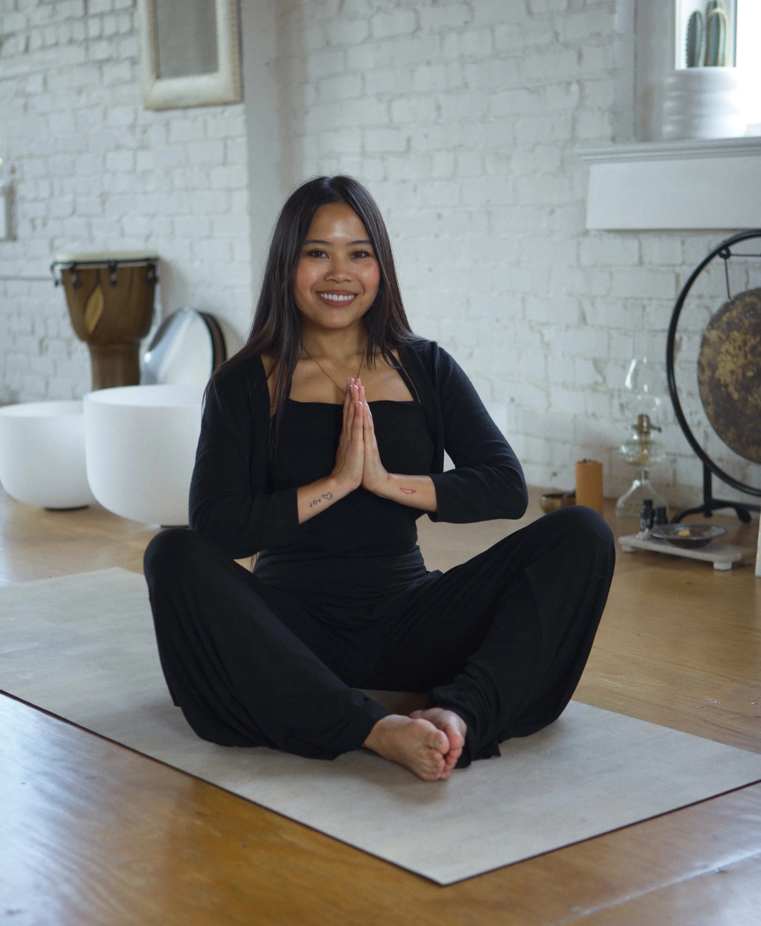 MEET JESS 🦋🩶

Jess is a Cambodian&ndash;American artist based in Richmond, Virginia. She is inspired by Wabi-sabi, the language of flowers, individual idiosyncrasies, and our intertwinement with each other and the vast natural world. 

She is devot