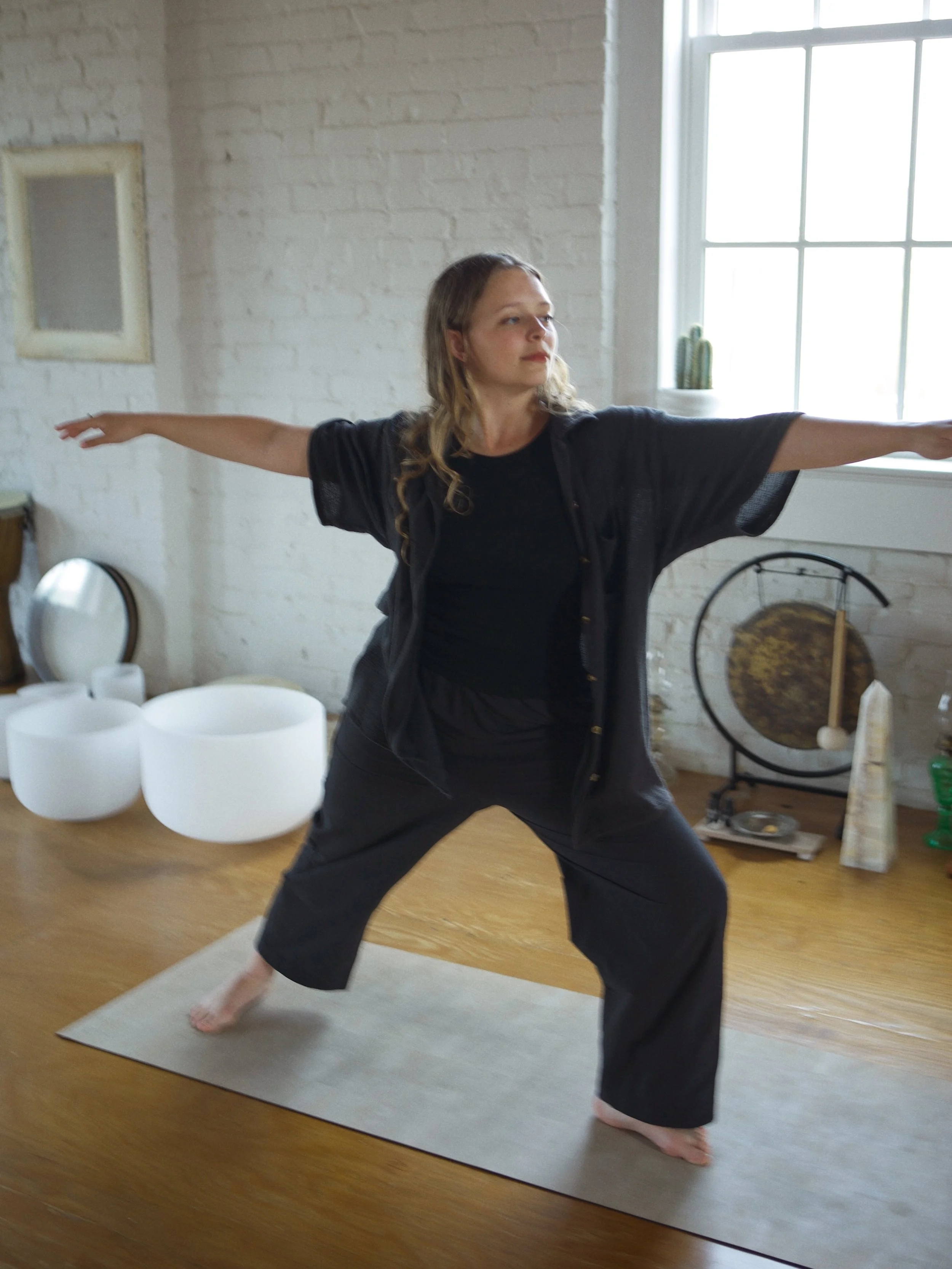 MEET ALLISON 🤍🪽

Allison has been a dancer for the majority of her life long practice in movement and having a body. To dance was very intuitive for her - though somewhere along the way she got tangled up in perfectionism and self doubt. Practicing