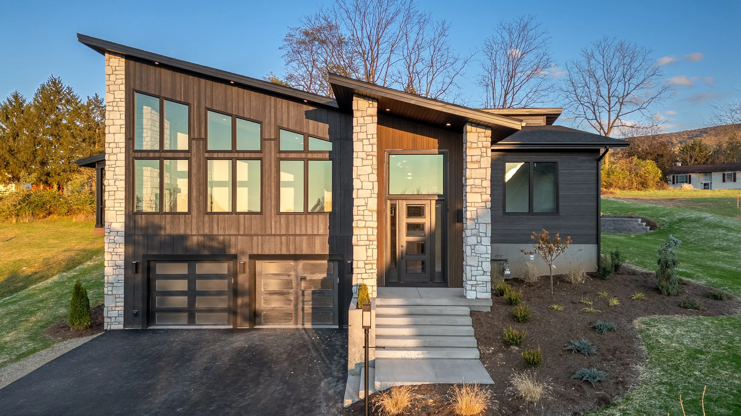 315 Farmhill Dr-01.jpg