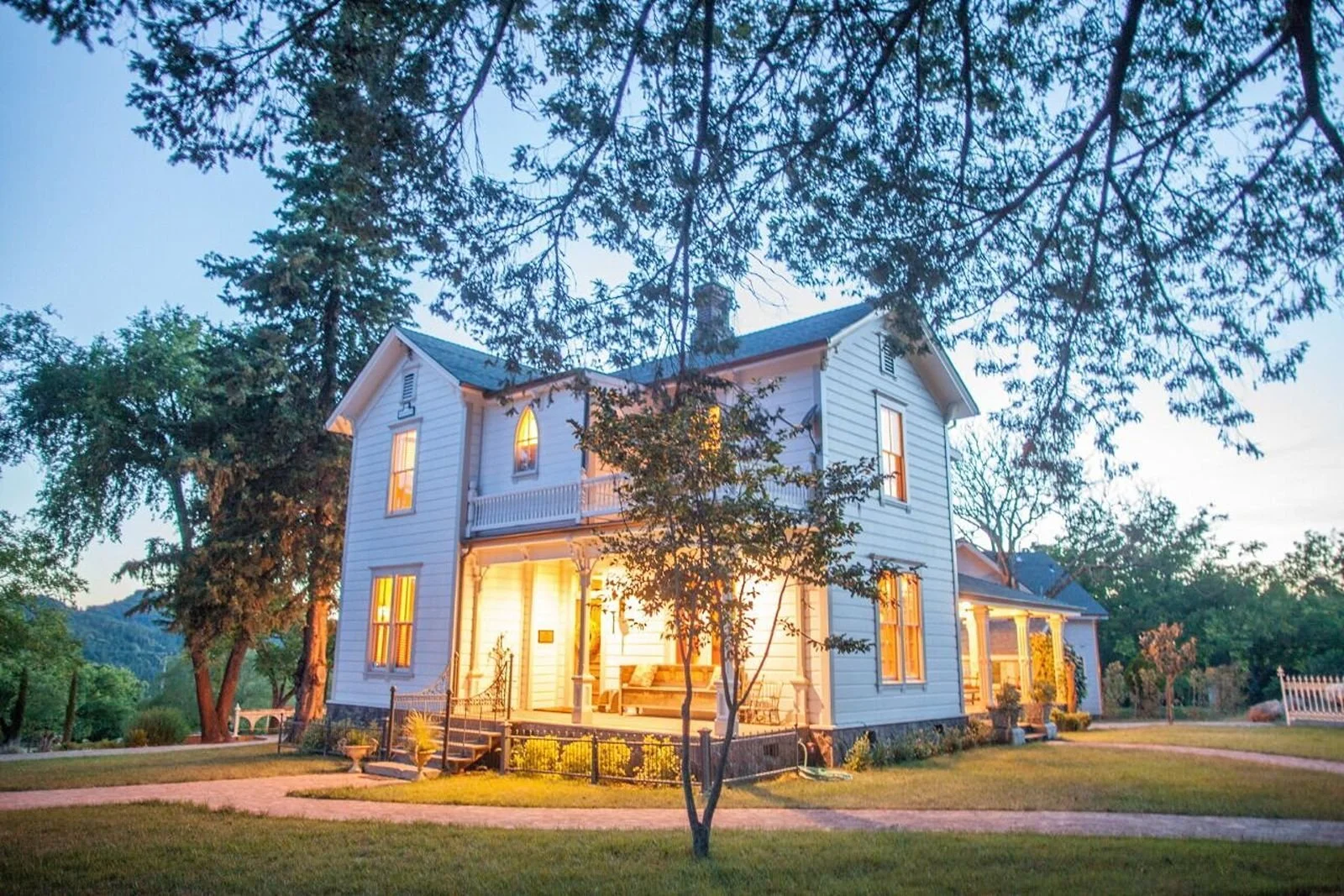 sonoma county wedding venue at triple s ranch one of the main guesthouses lit up at night