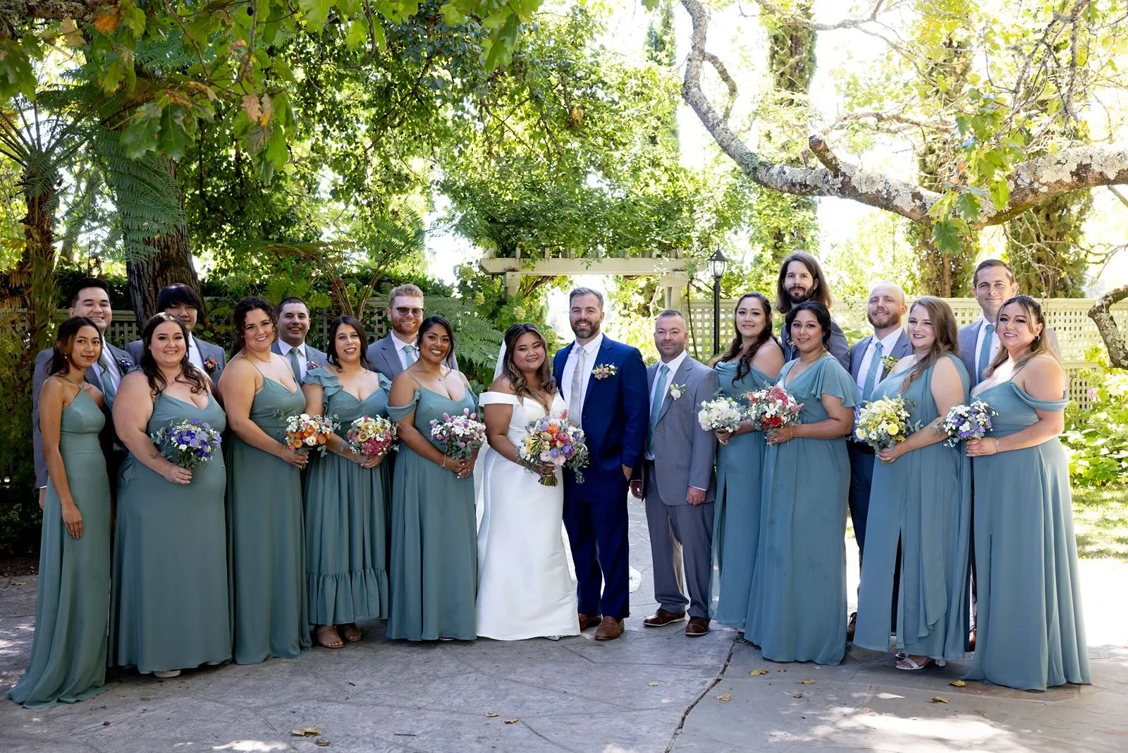Vine Hill House wedding party with bouquets and boutonnieres