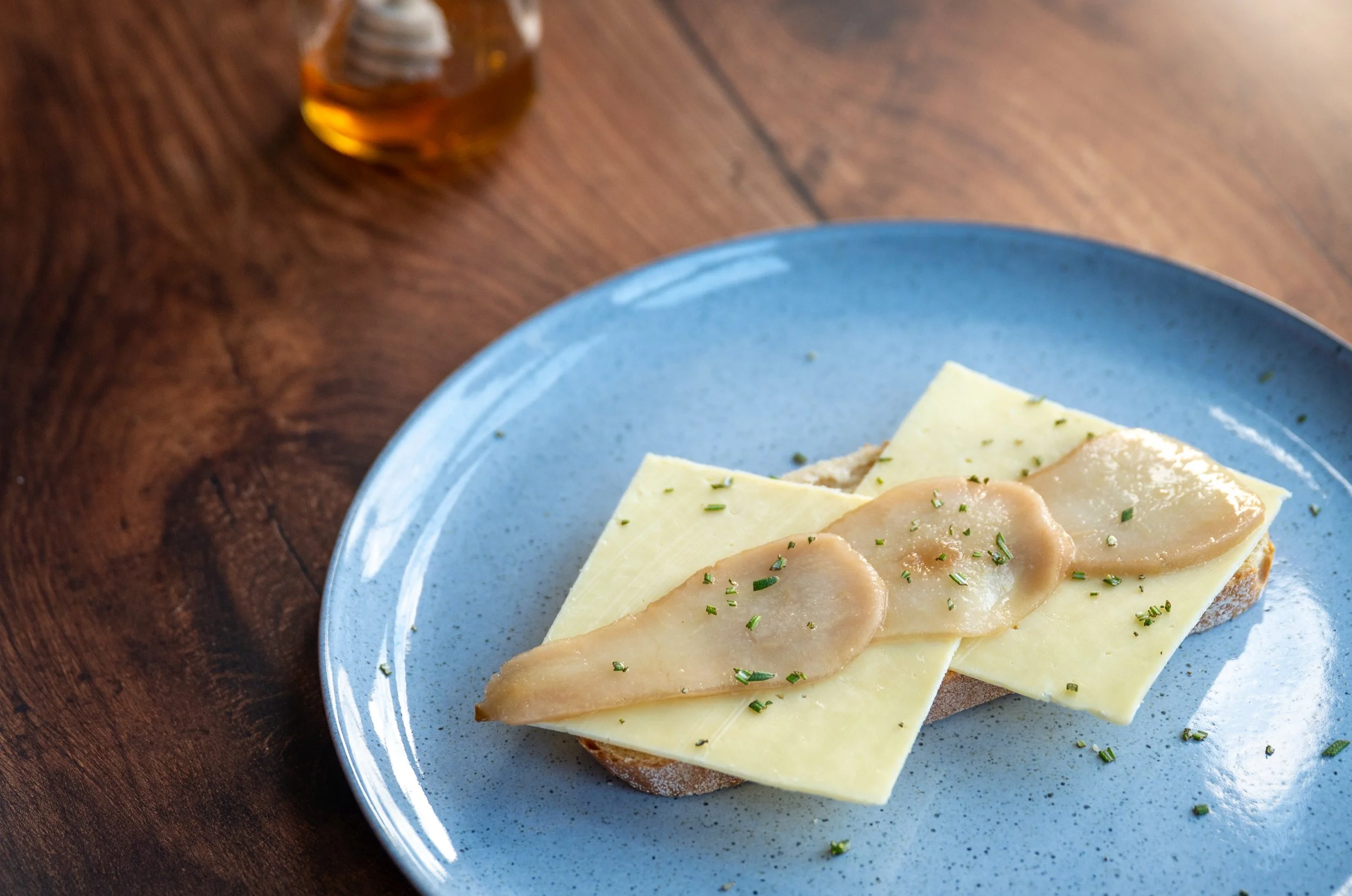 Low residue snack: poached pears