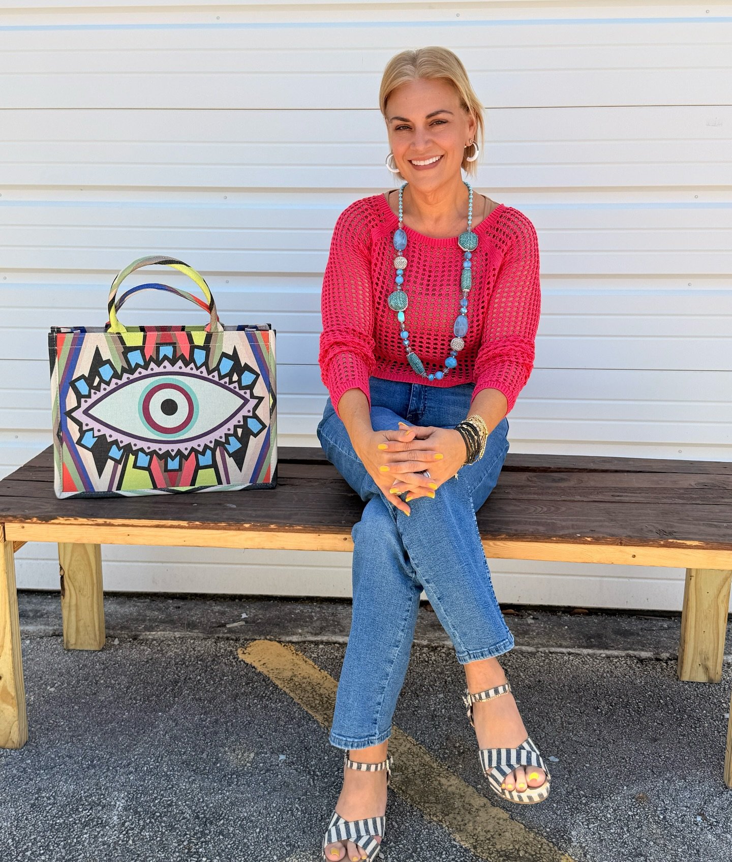Nuestros crochet tops est&aacute;n hechos para robarse todas las miradas este verano. Disponibles en tres vibrantes colores:
Amarillo sol, naranja mandarina y fucsia intenso &ndash; cada uno con un dise&ntilde;o que abraza el cuerpo con suavidad y es