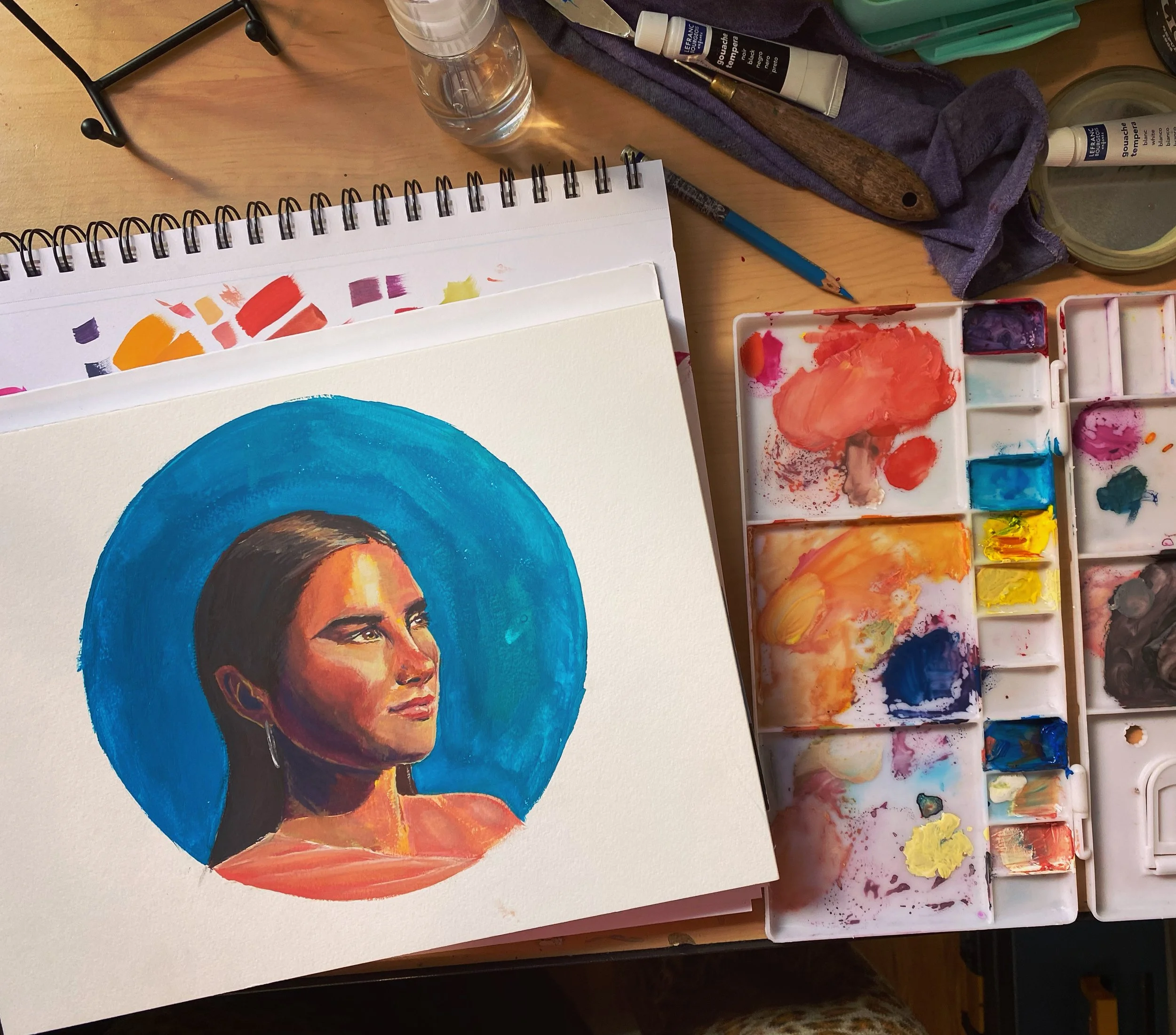  Feels good to get back into portraiture 😃 I’ve had a picture of my gorgeous sister  @stliddy  in mind for a painting for a long while, and today it happened 💖  Gouache on watercolor artboard.  #gouache #portrait #illustration #painting #traditiona