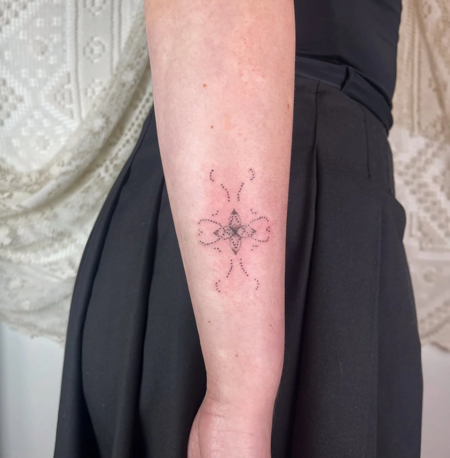 🪷🪷🪷
Flower flash design for Jaz - more designs like this available 
Booking December &amp; January now
Book via link in bio 🔵