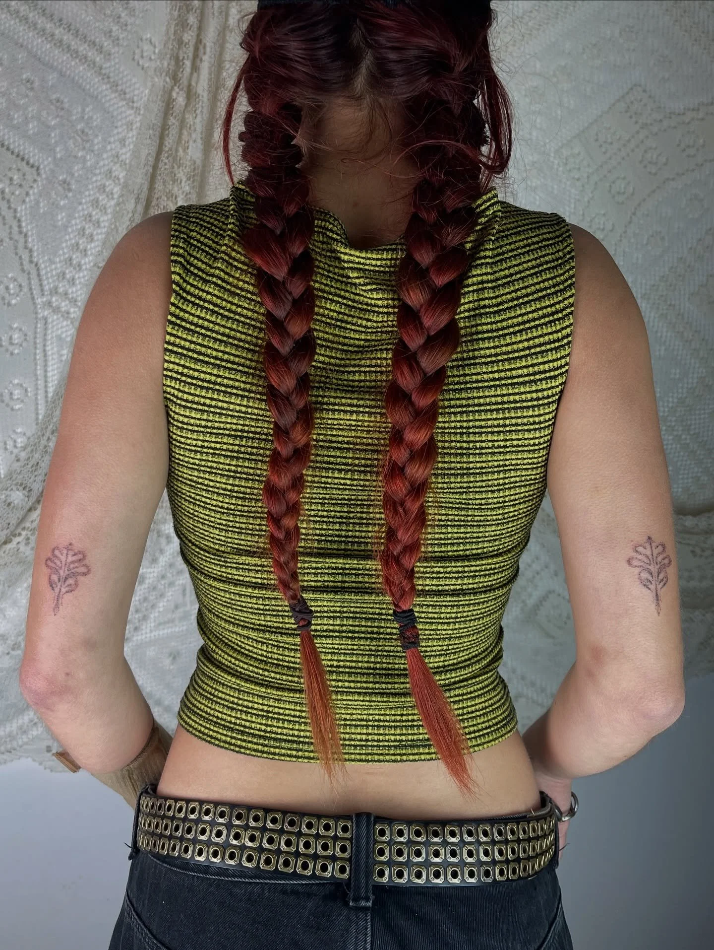 ⚔️ Double blades for Leah. 🔵
I still have a few December spaces available for half day sessions (get as many as we can fit in 3 hours) priced at &pound;250, if you&rsquo;d like something new before Christmas DM/ booking form 👾
#handpoke #manchester