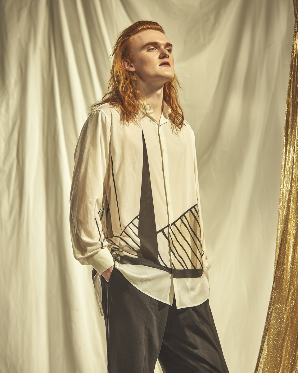rosagr2_Studio_fashion_shot._Male_model_wearing_structured_sh_af0ded49-5c75-4c41-89f4-7f114d901550_1.png