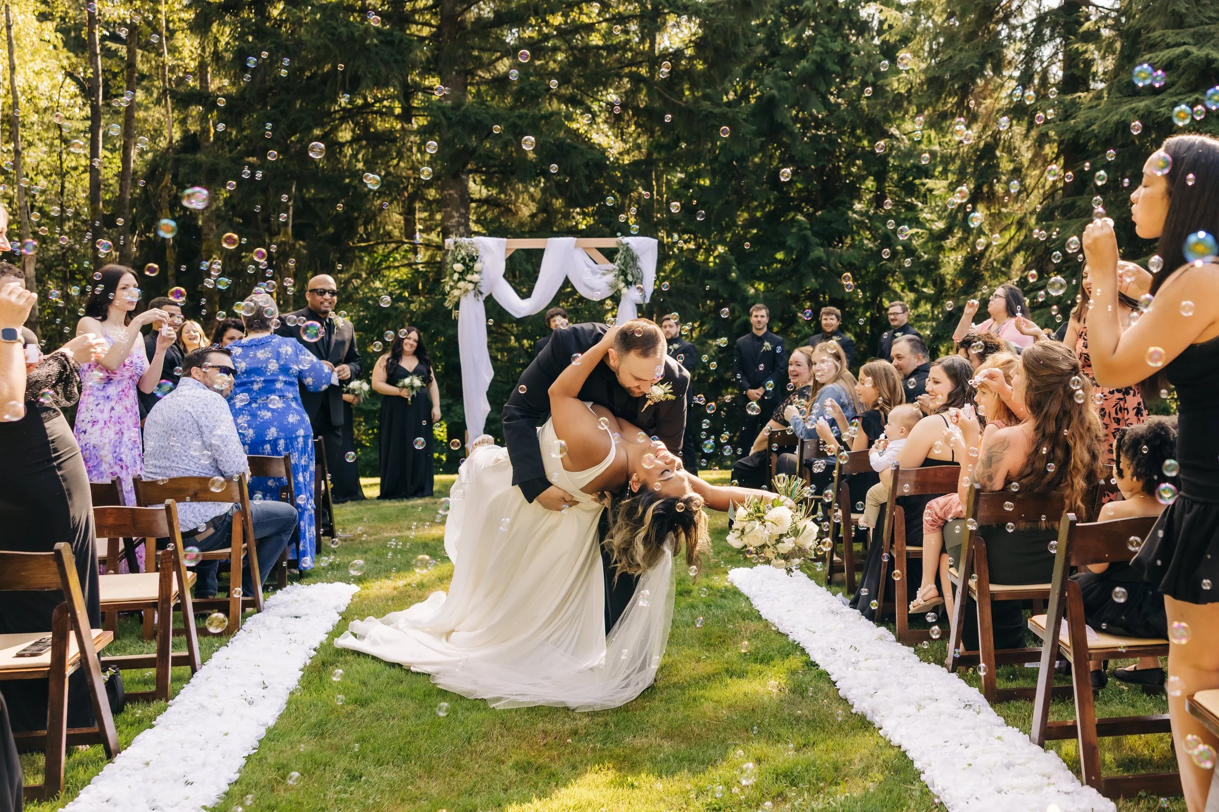 Dip in aisle with bubbles