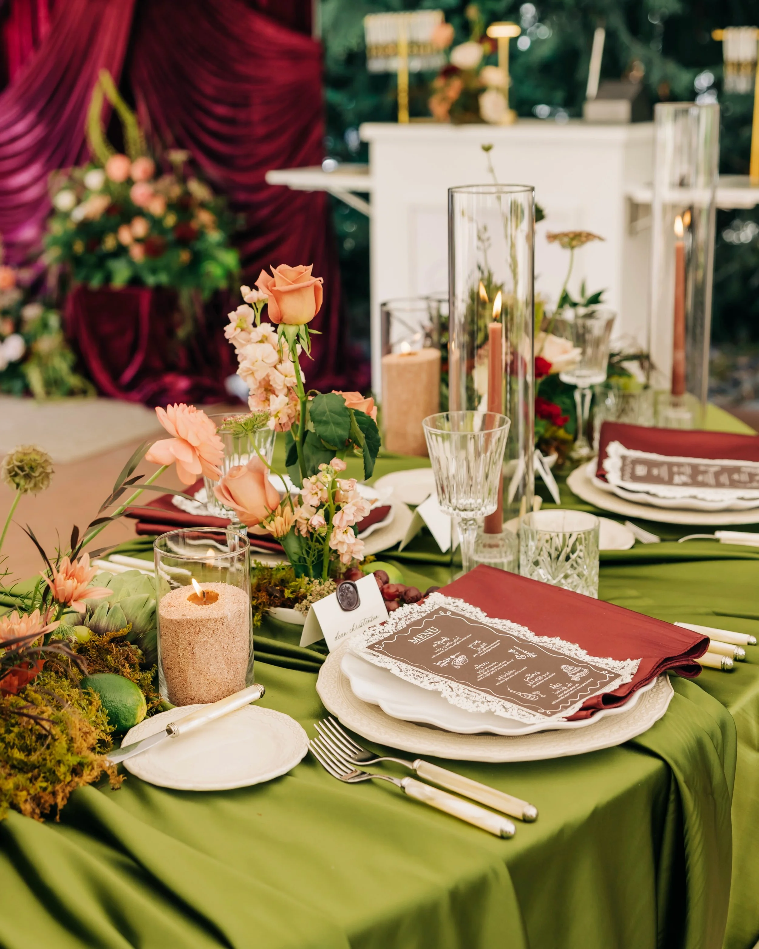 The Snohomish wedding tour was such a huge success this year. I met so many couples and got to work along side a dream team of talented vendors. The florals, design and every detail were absolutely gorgeous. It was so cool to see the vision come to l