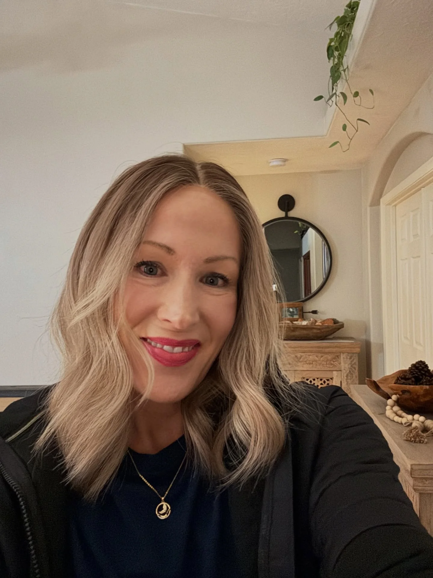 Feedback from another happy human wearing our beautiful handtied &ldquo;SATURN&rdquo; in color Stardust. 
You can pre order yours . Dm me or visit our website 

She said :

&ldquo;The wig journey is REAL. Four pieces in, and I still didn&rsquo;t feel