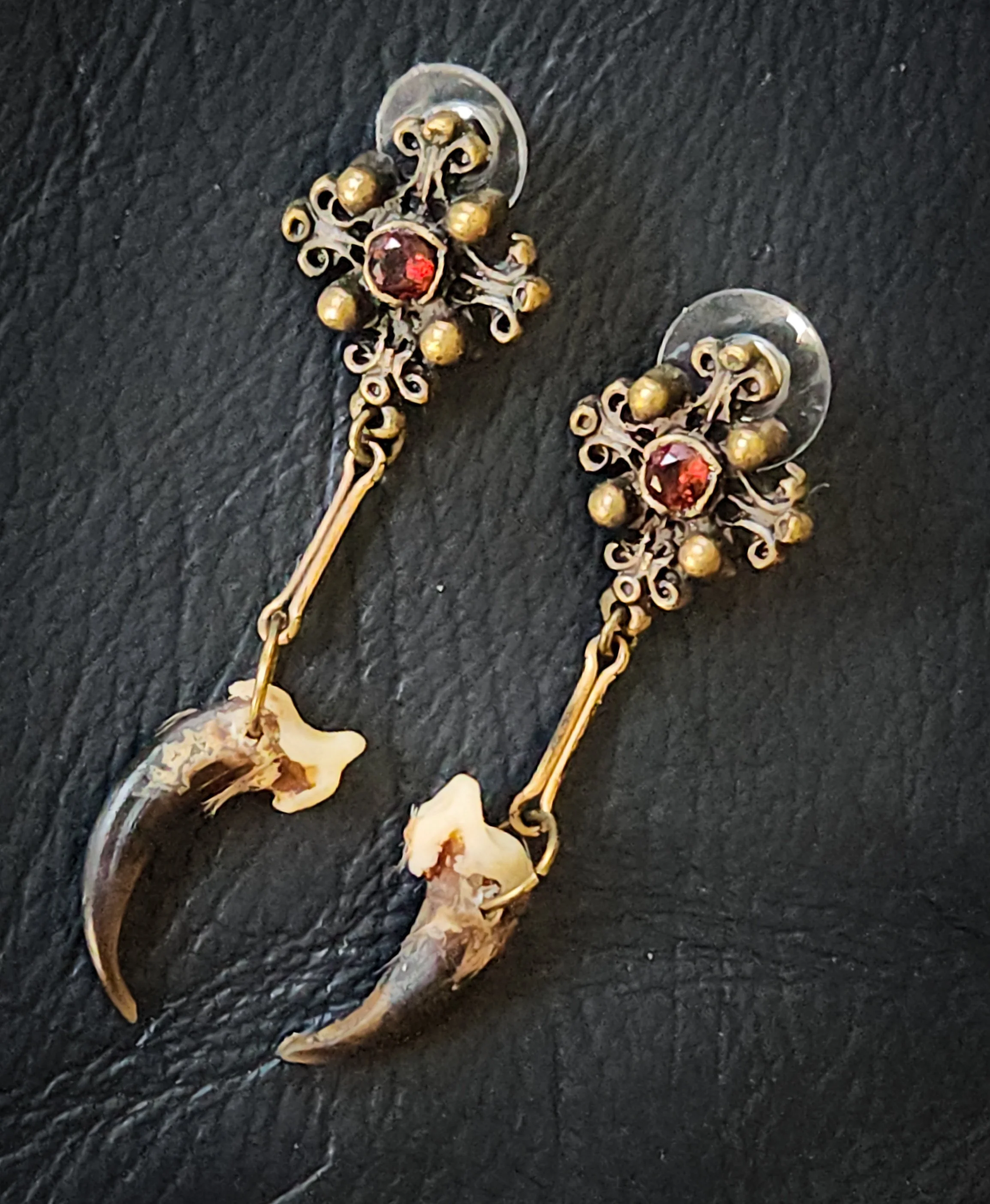 Fanged Shadow : Earrings