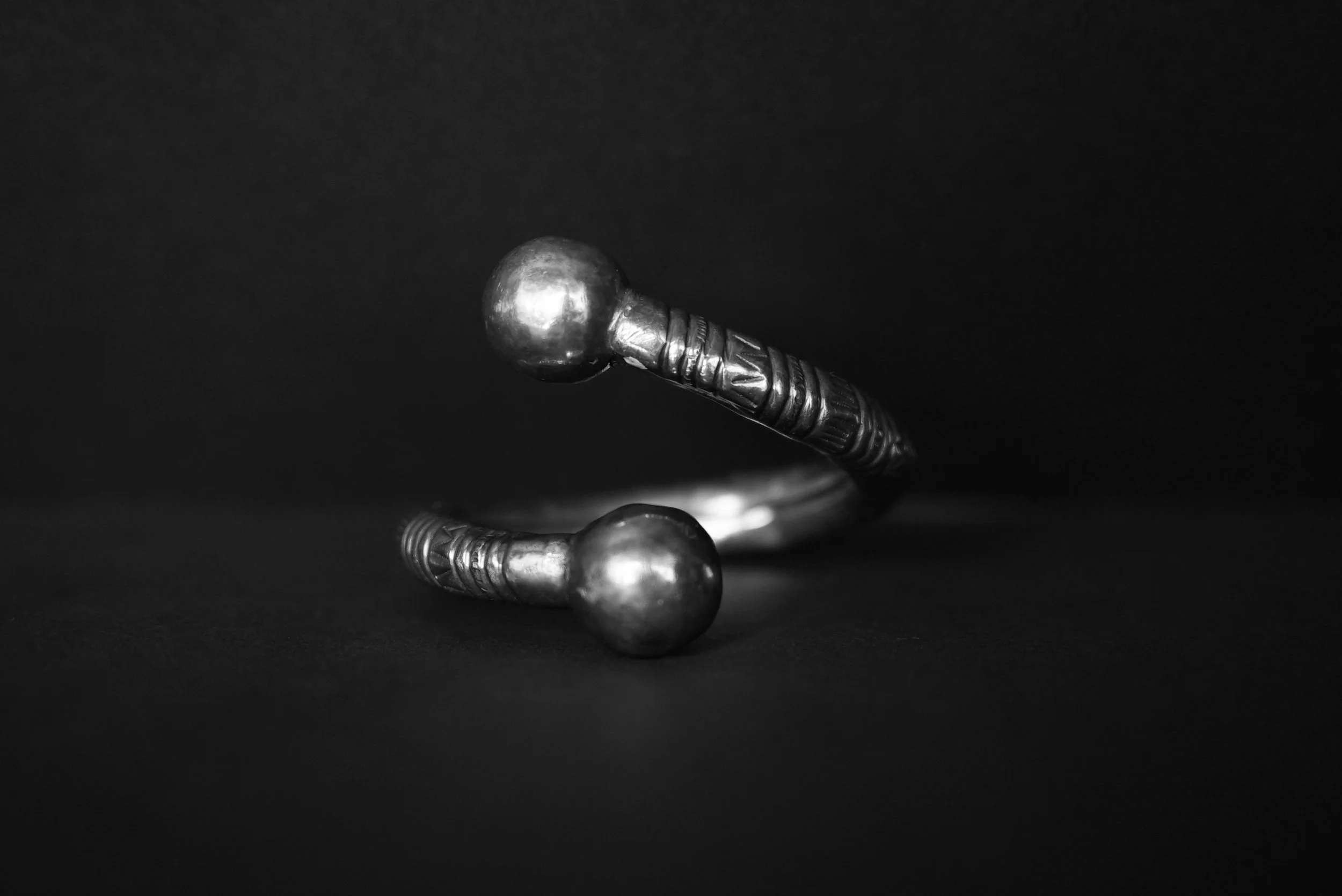 Lafóa Studio - Antique in Modernity - still life of an antique bracelet.