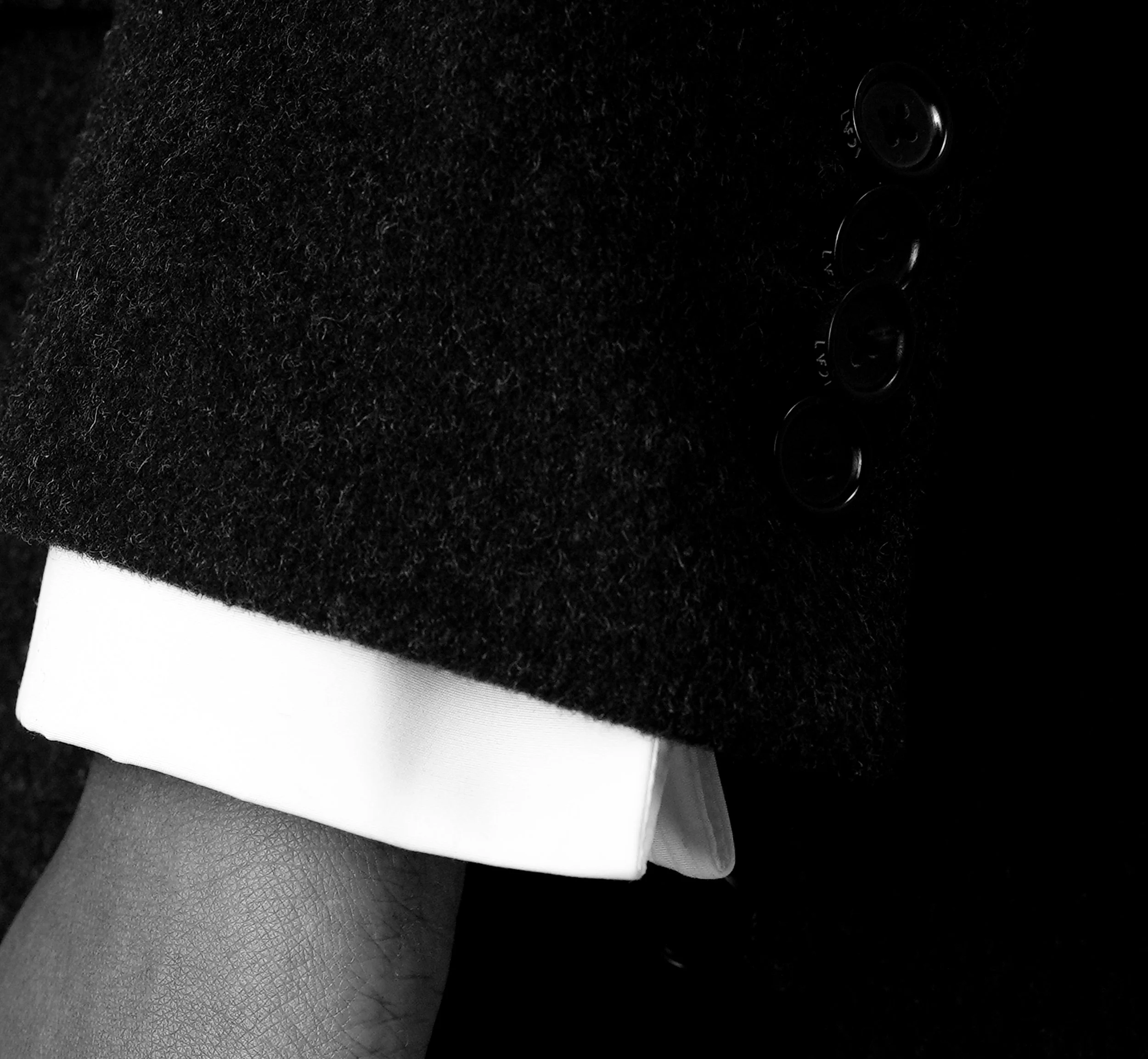 Lafóa Studio - Tra O'Mast & Bespoke - Detail of a handcrafted tailored jacket.