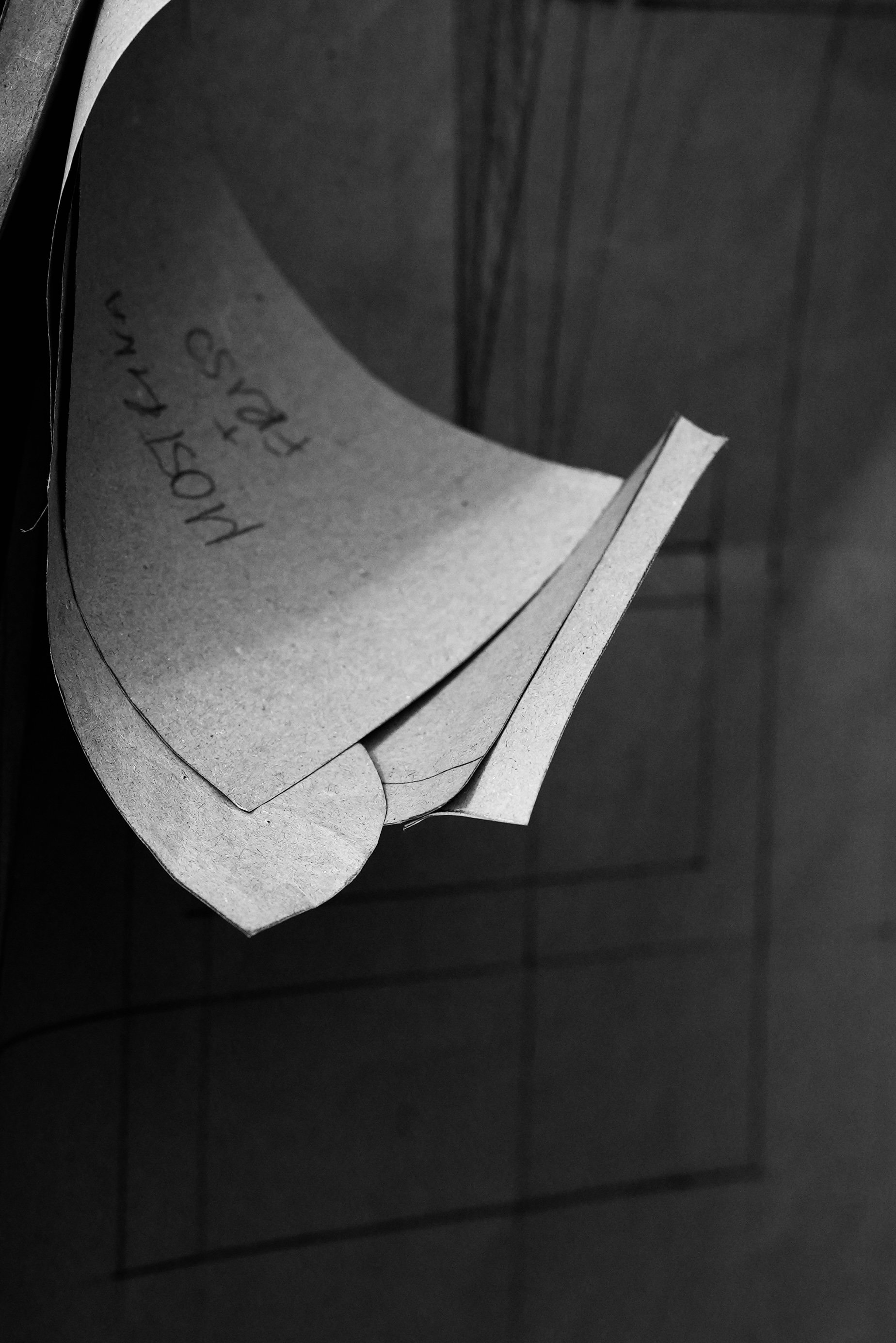 Lafóa Studio - Behind the scenes of a tailoring studio - A photograph of pattern.