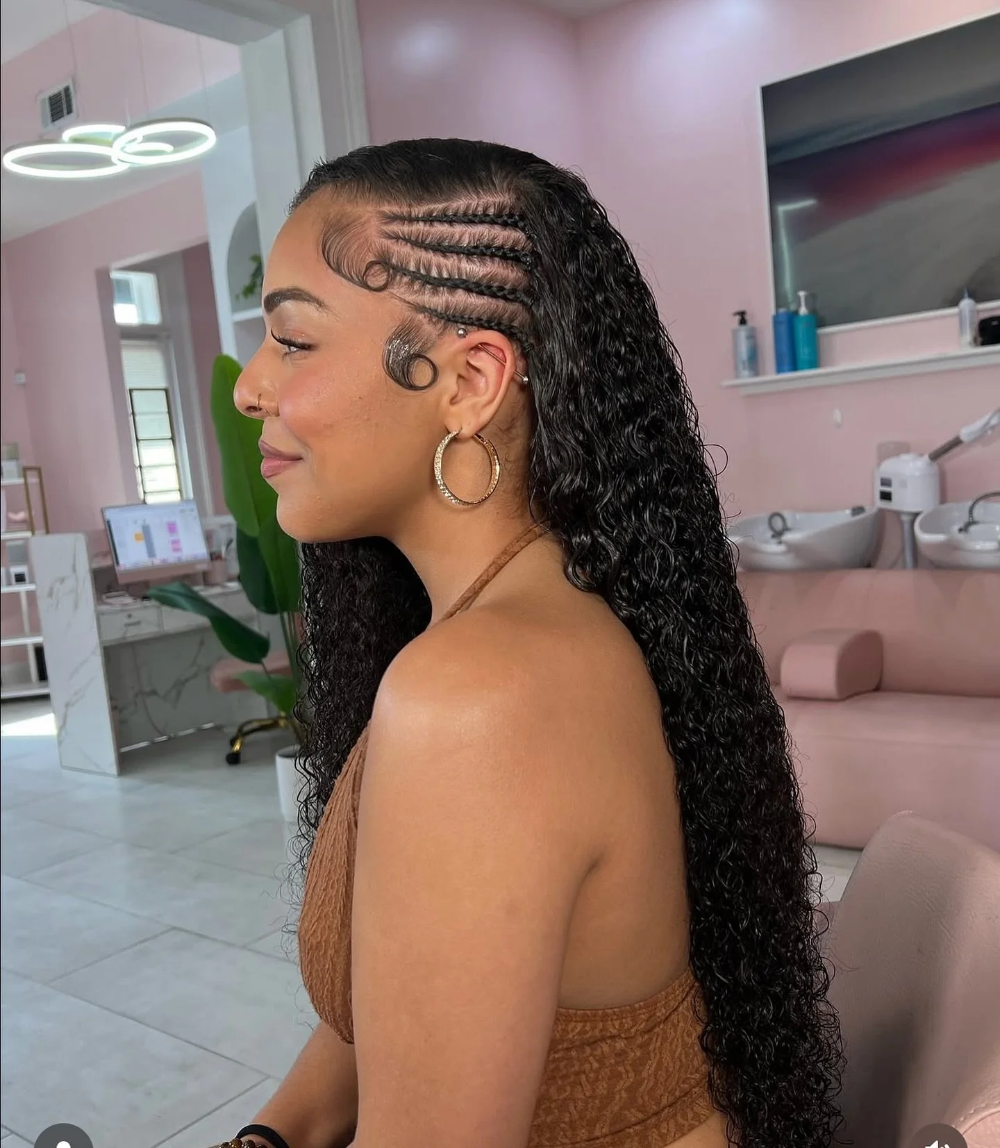 THE MOMENT ✨🩷 looking to add something extra to your next sew in install?  Book either us! 

#nolahairstylist⚜️ #nolahair #neworleanssalon