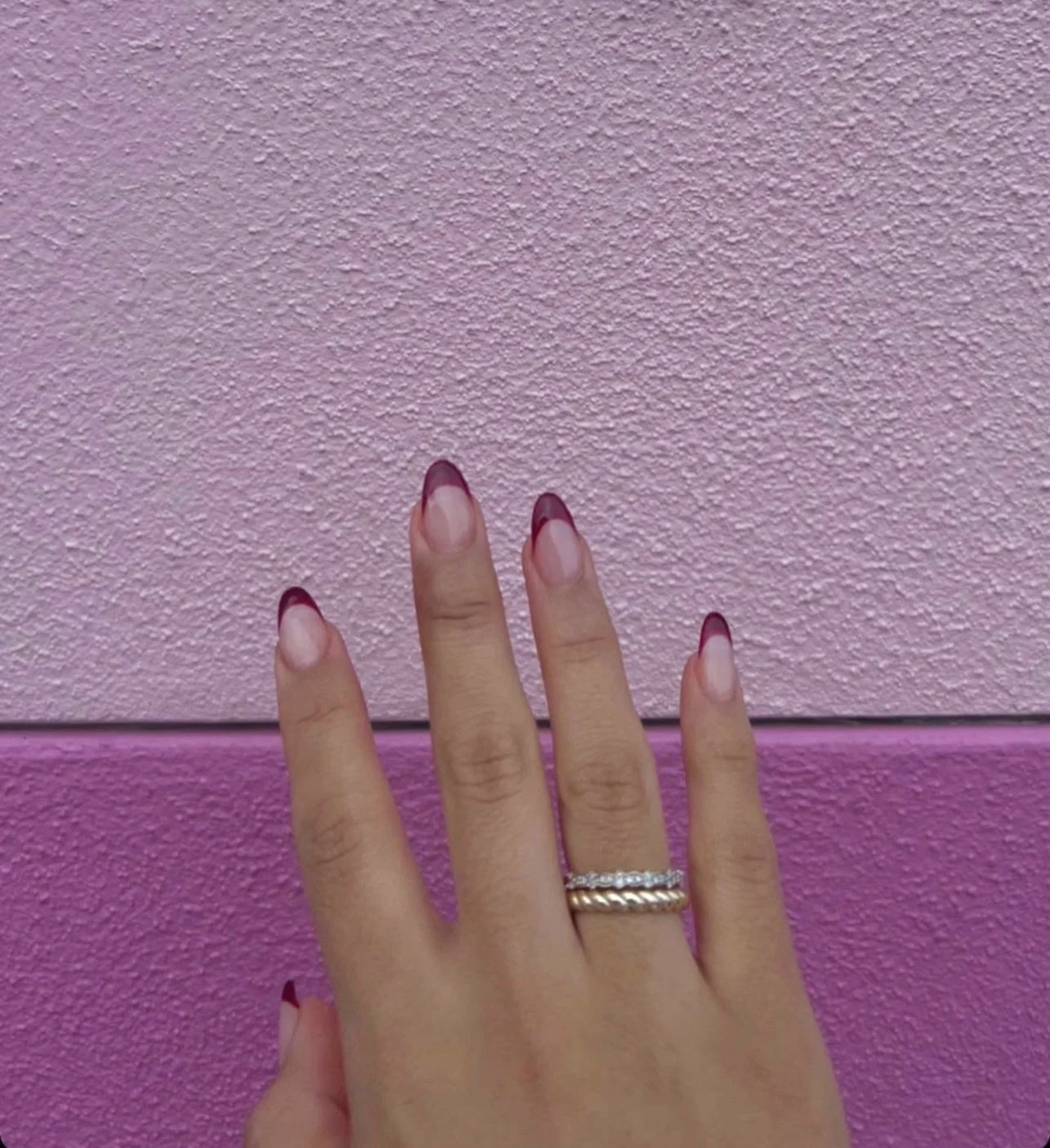 Ready for a fresh set? 💅🏼Our books are open and appointments are filling fast. 🌸Secure your nail appointment today and let us take care of the details.🩷🎀 

#nolanailtech #neworleansnailsalon #neworleansnails