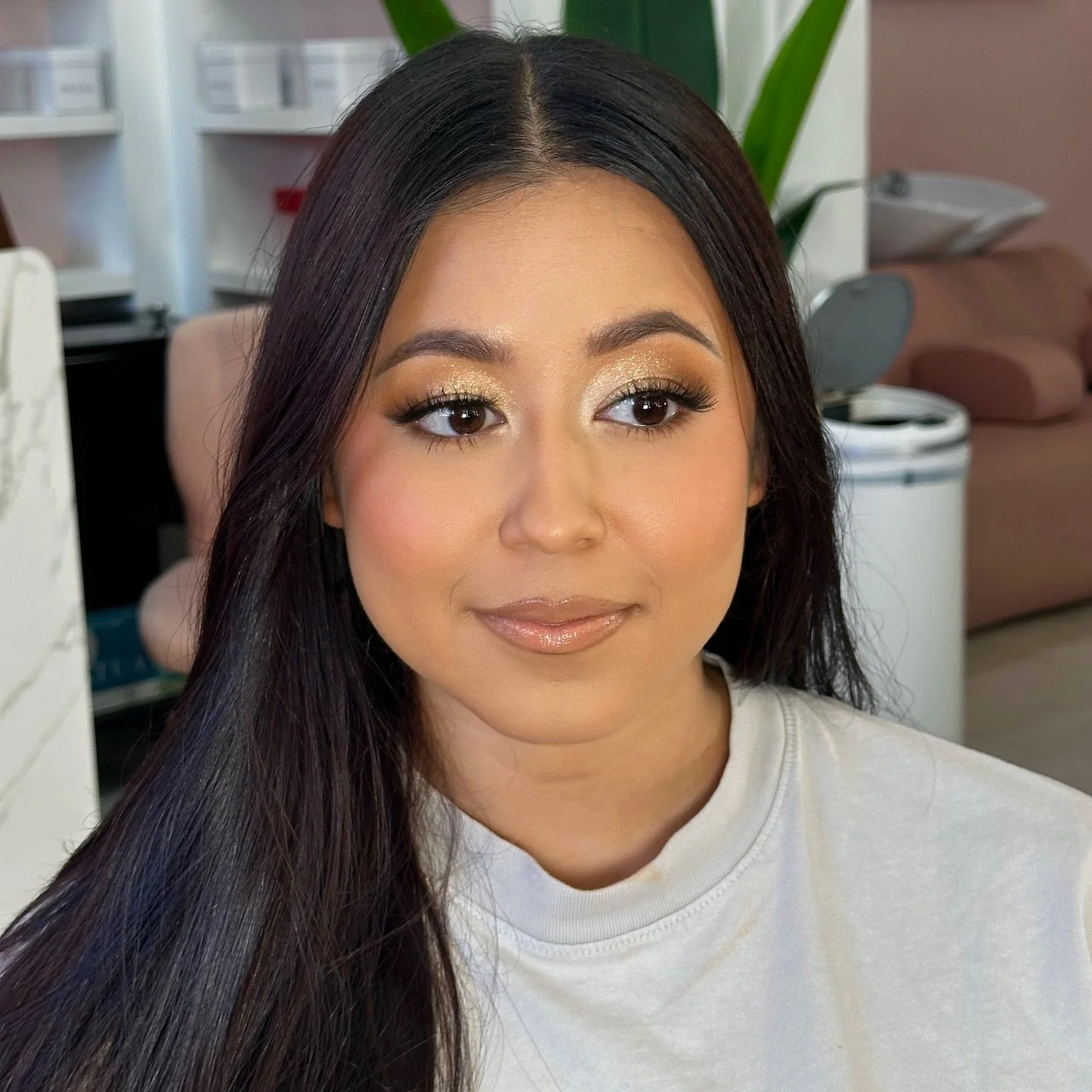 G L A M ✨ Big event coming up? Let&rsquo;s get you glowing. Book your makeup before our spots fill up 💄✨

#nolamua