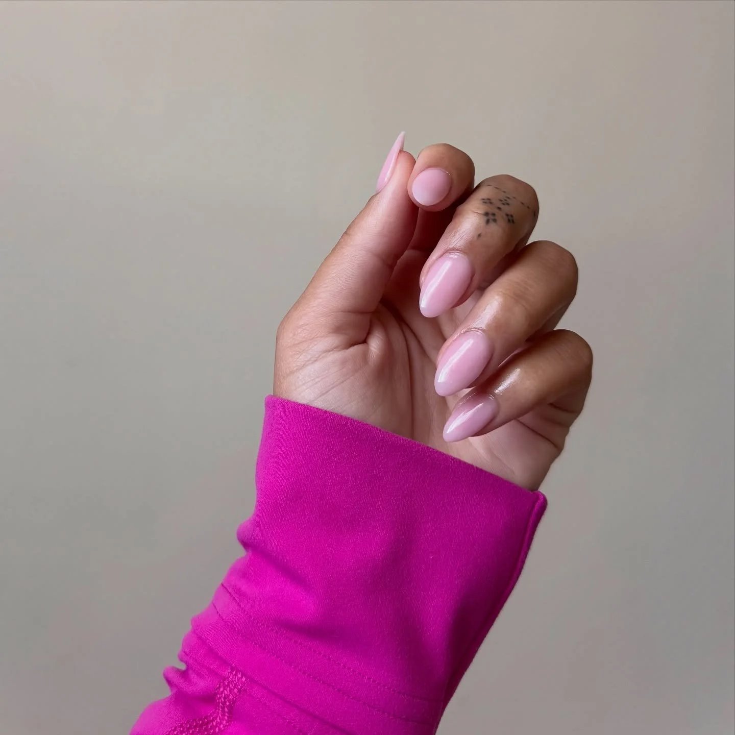 Self-love starts with a fresh set 🤭💅🏼 We have availability TODAY and THURSDAY! give us a call 504-354-1477 📞or book online www.petalsalon.com 💻

#nolanailsalon #nolanailtech⚜️