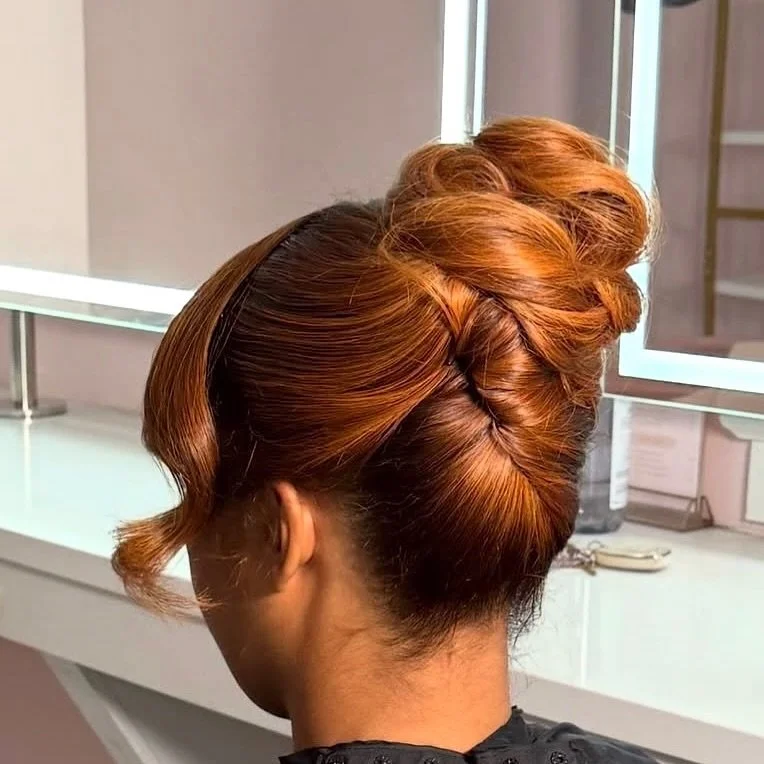 French Twist: the best updo for any occasion 🍊✨

#nolahairstylist⚜️