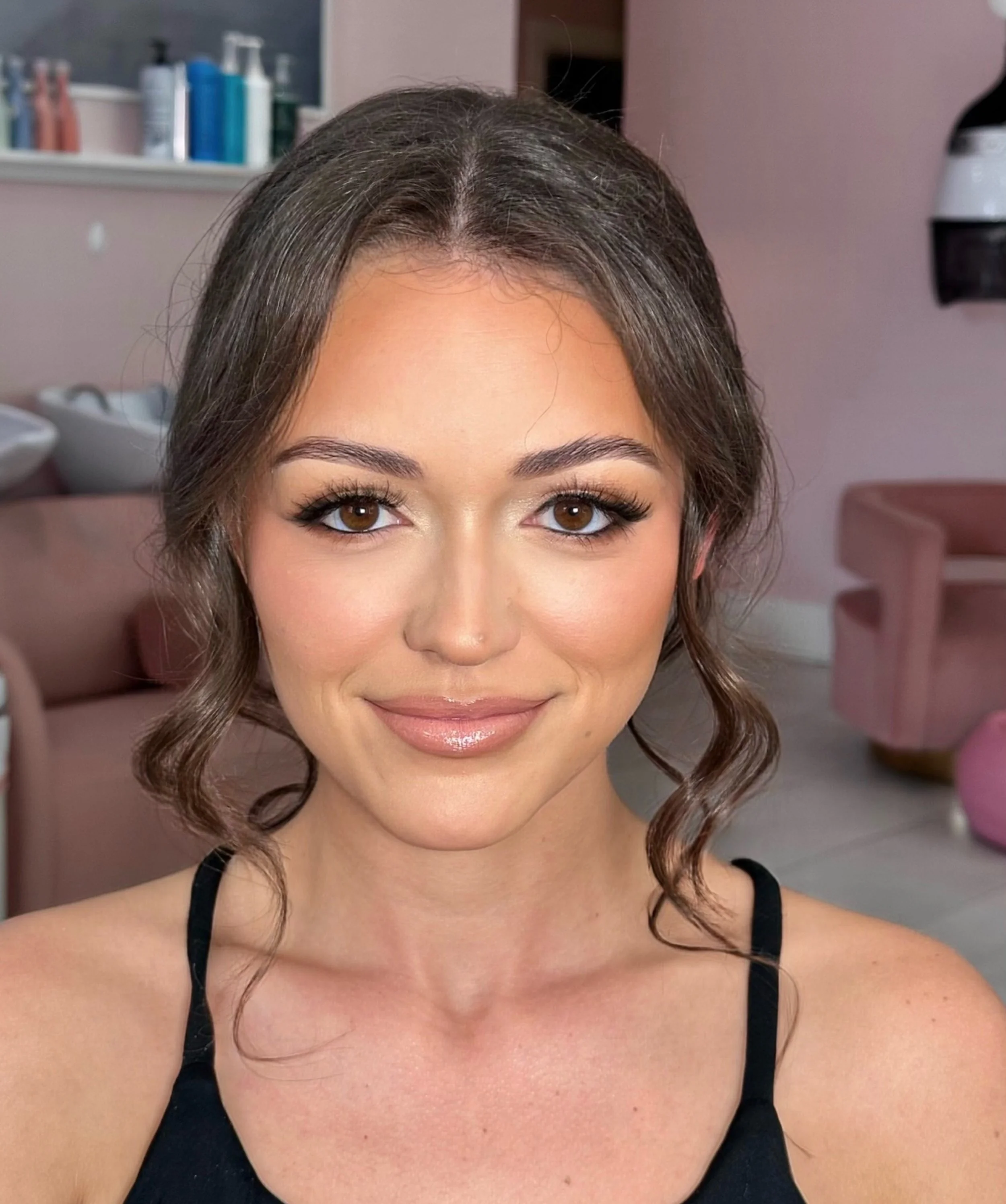 Soft glam, but make it photo-ready ✨

We love a natural beauty moment that still gives just enough glow for the camera 💞🌸 If soft glam is your vibe, Petal Salon is your team! We specialize in effortless glam for any occasion. Click the link in our 