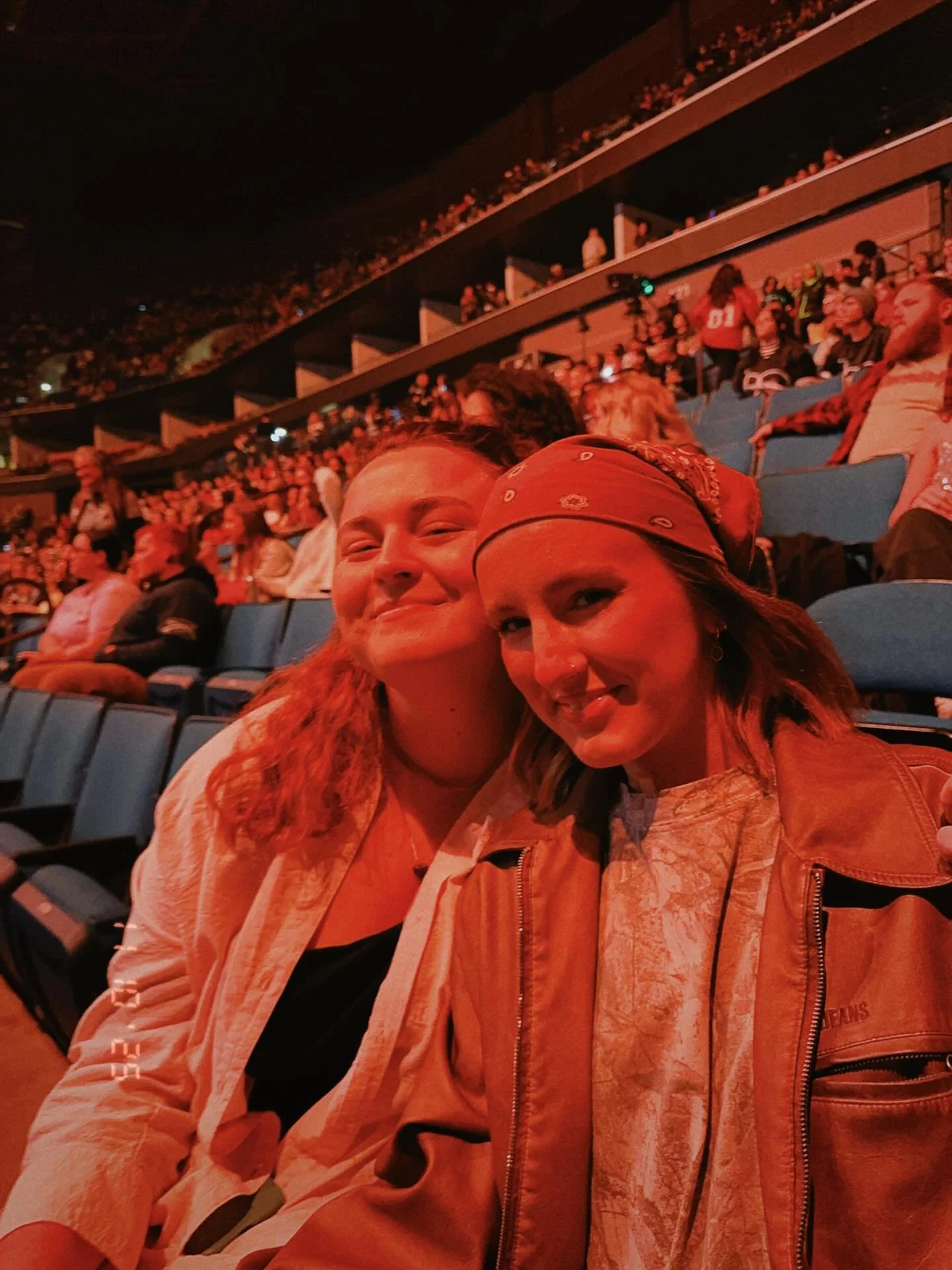 hey billie you there? 

resisting posting every single video of this beautiful woman.