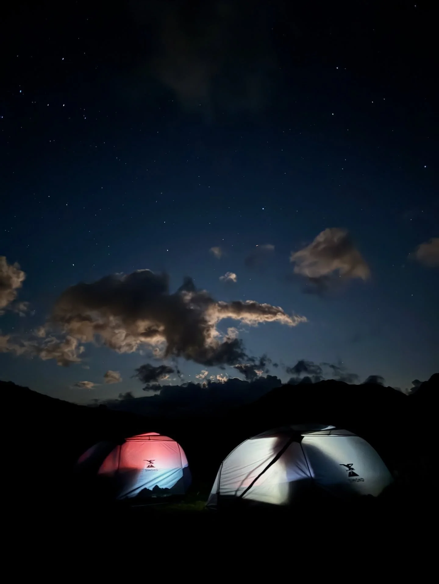 Dit plaatje legde ik exact een maand geleden vast nadat ik de tent uit moest voor een nachtelijk plasje.
(hehe, ik weet niet of pipi in mijn marketingplan stond, maar vanaf nu dus wel joepie authenticiteit)