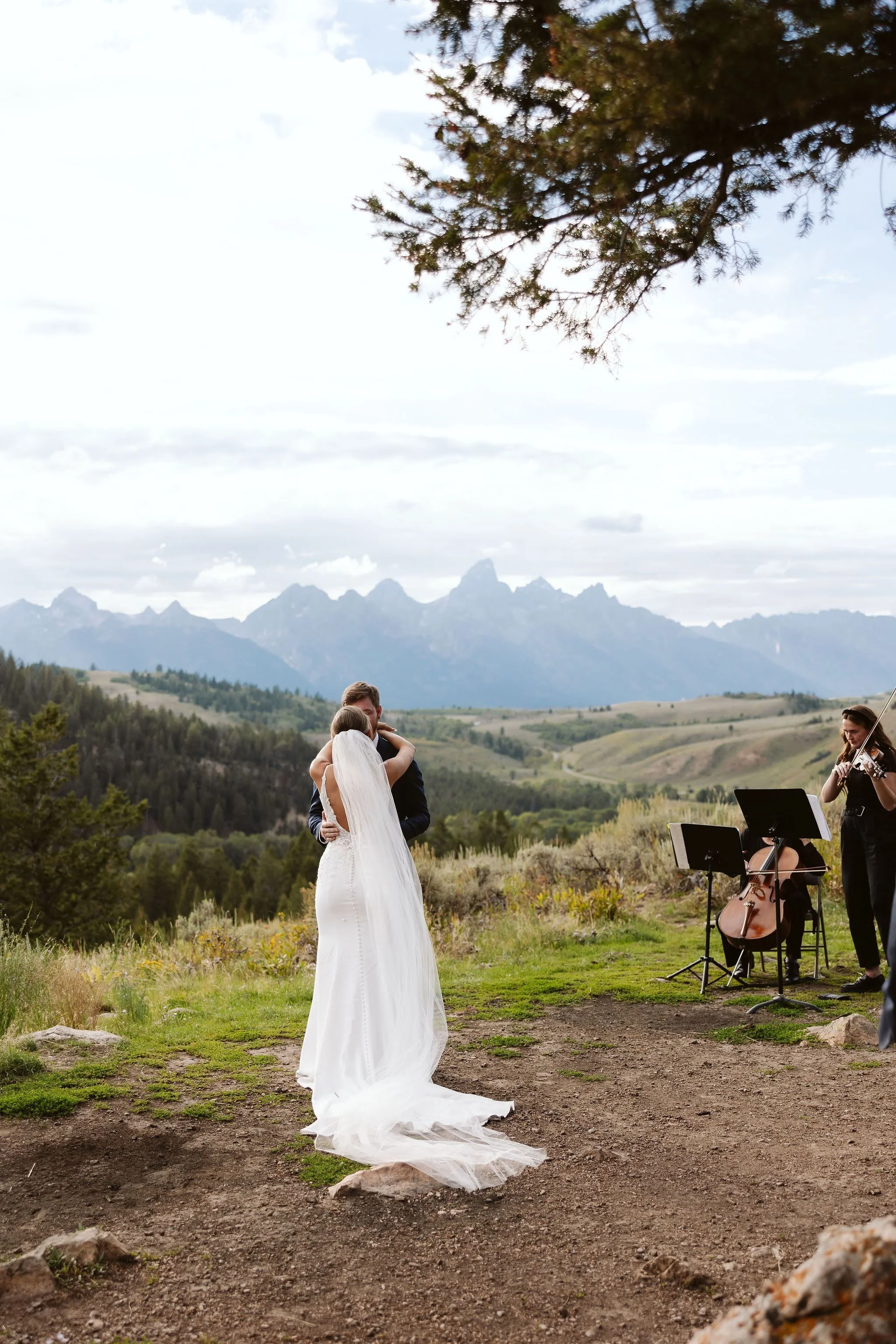 Choosing the Right Size Ensemble for Your Wedding: Soloist, Duo, Trio, or String Quartet?