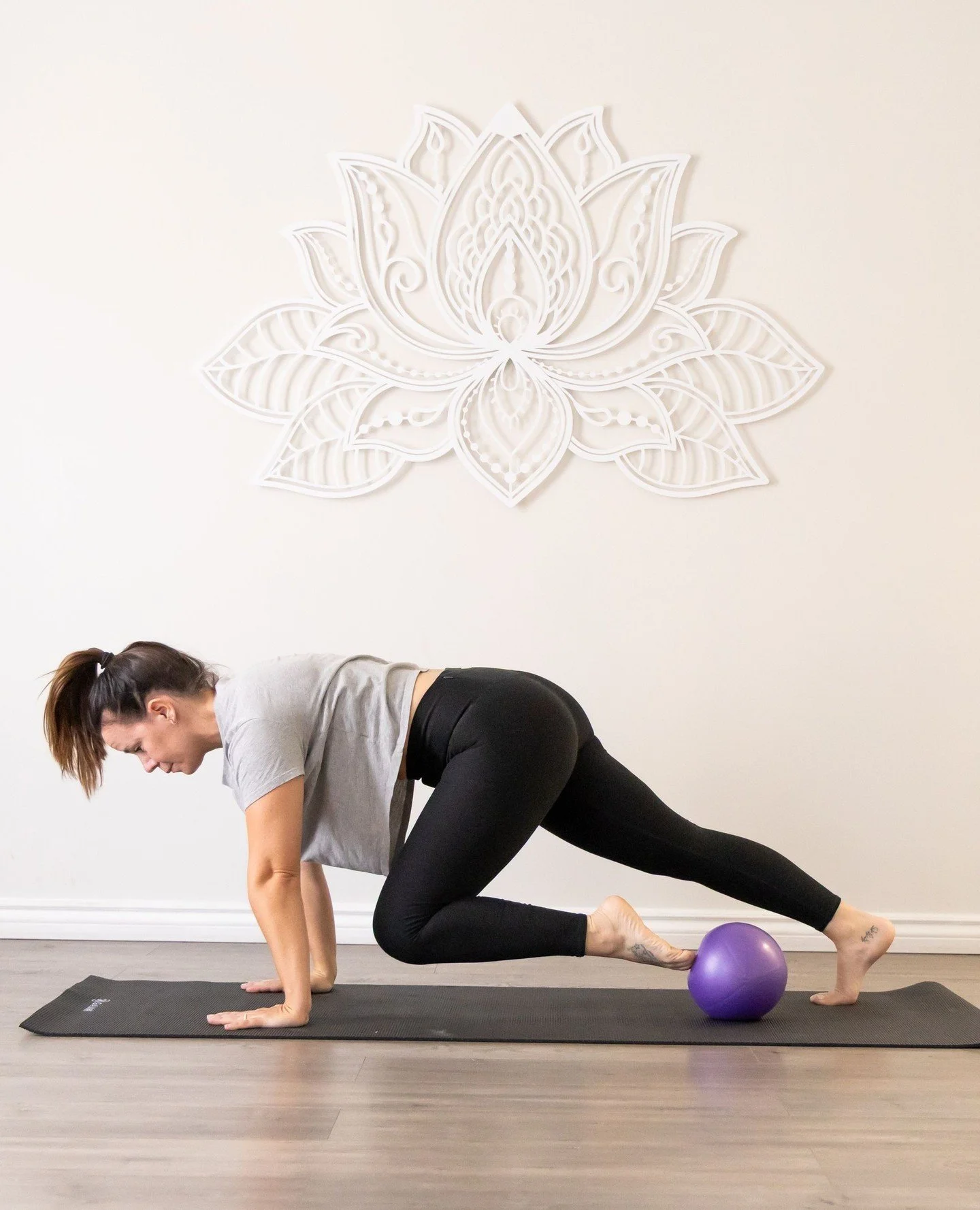 ✨Mat pilates is the perfect complement to our strength classes, helping you build core stability and clean up movement patterns so you&rsquo;re not just lifting heavier&hellip;you&rsquo;re lifting better. ⁠
⁠
It&rsquo;s where we slow things down, str