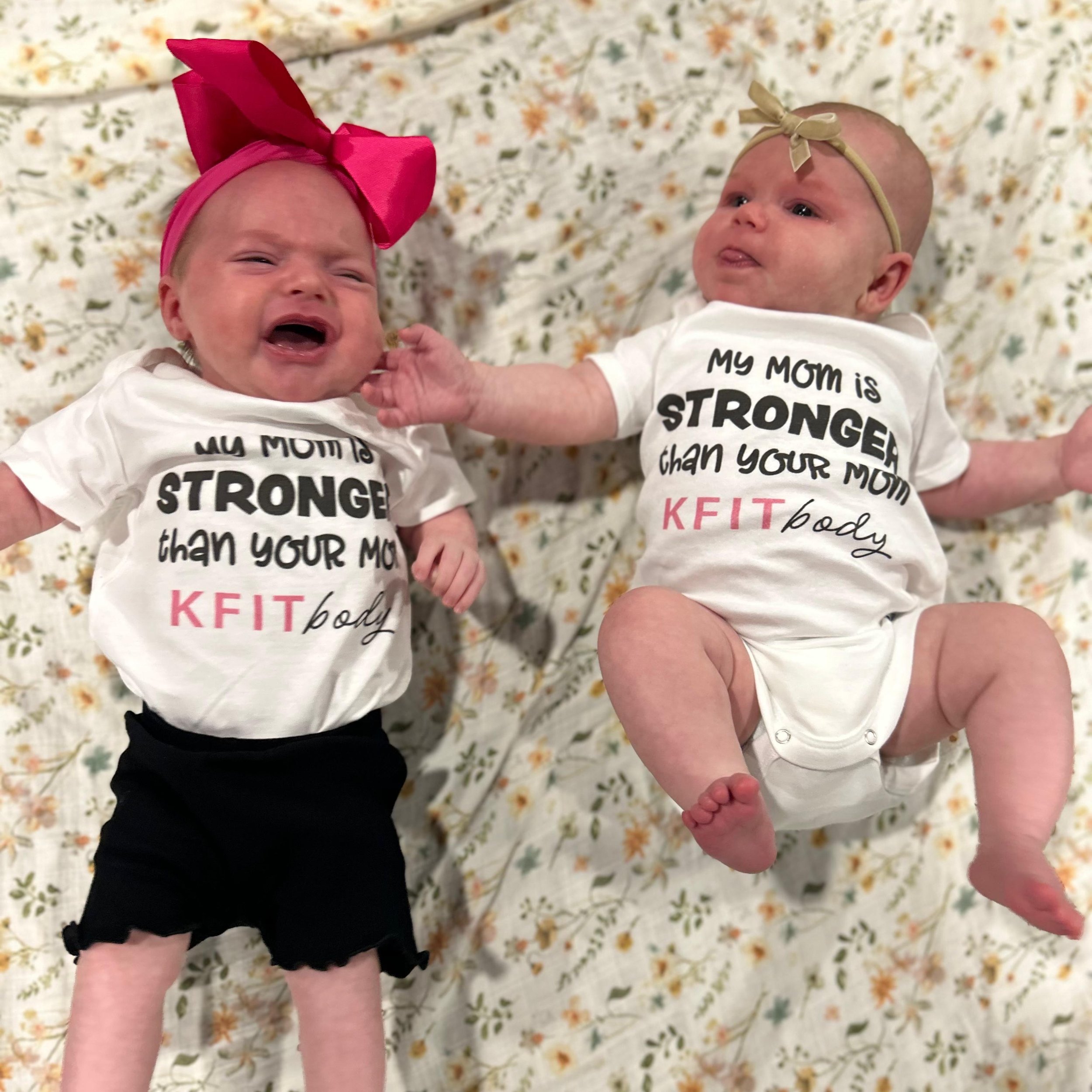 Watching women move through seasons of strength side by side is one of the coolest parts of this community (even if these girls don&rsquo;t seem as excited about it🤣) 

From lifting weights together, to now lifting car seats and taking @fitpartum Mu