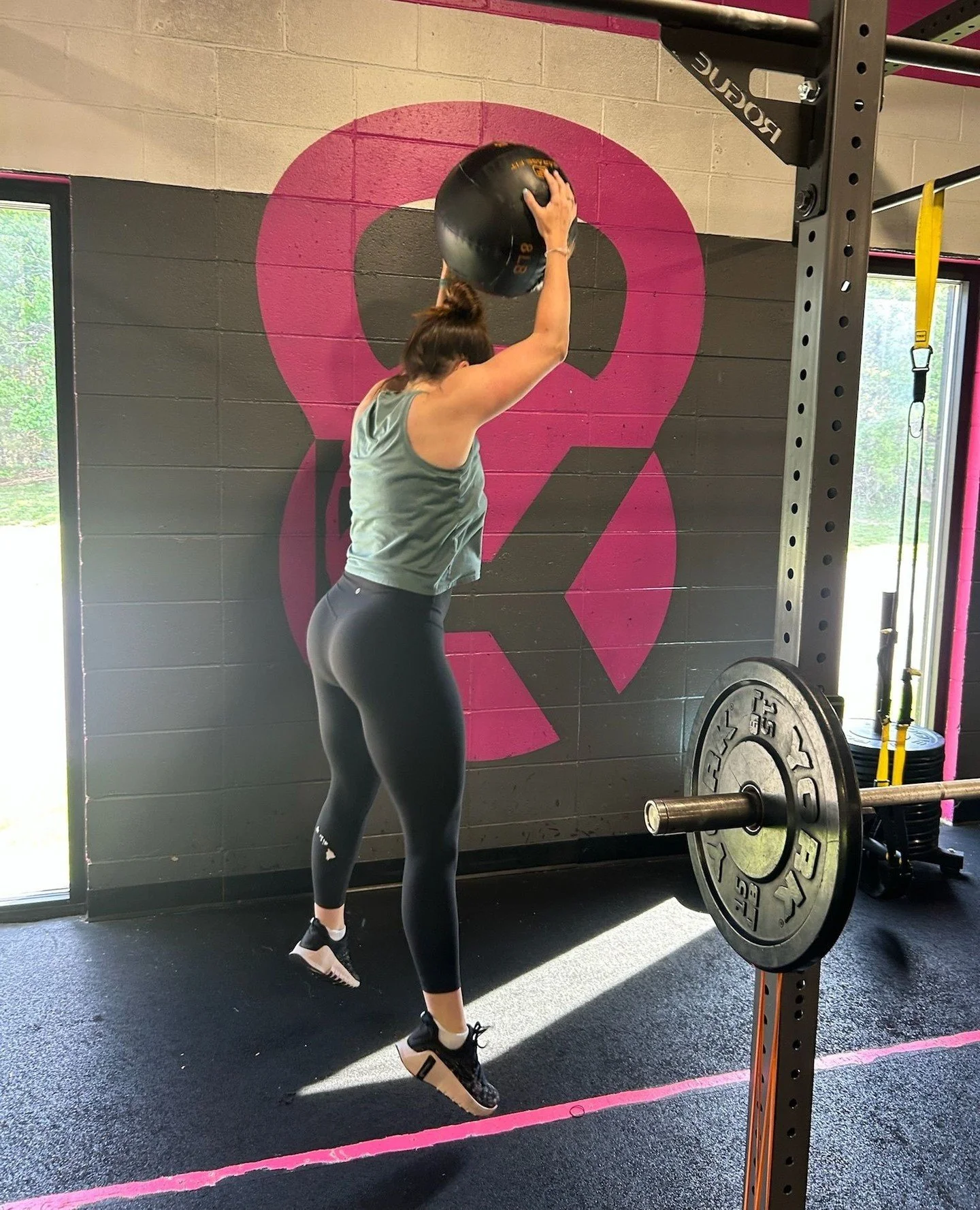 Don&rsquo;t sleep on your cardio 👏🏼⁠
⁠
For a long time, women were told cardio was the ONLY way to work out.⁠
Hours on the treadmill. Burn calories. Be smaller. Repeat.⁠
⁠
So naturally&hellip;the fitness world pushed back.⁠
And honestly? Good. Wome