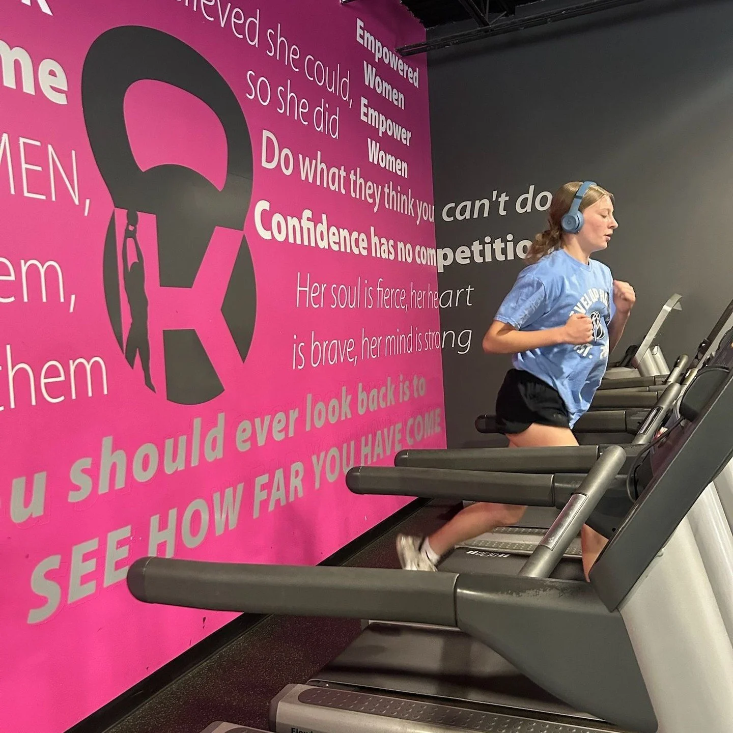 One week closer to our Girls Who Lift (13+) Summer Session!⁠
⁠
Built for girls looking to stay strong, conditioned, and confident during the off-season. This summer program focuses on strength, speed, mobility, and injury prevention to help athletes 