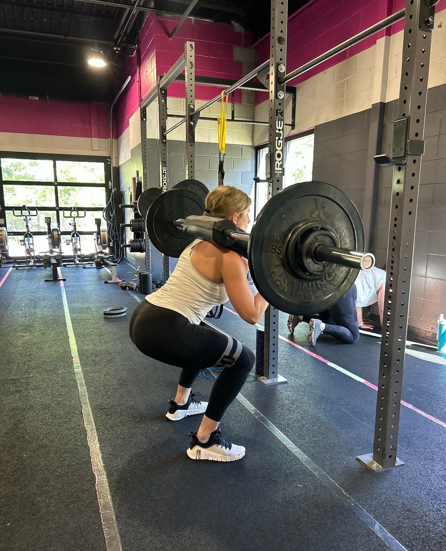Safety Bar Squat >> Why We Love them⁠
⁠
The safety bar squat is a go-to variation because it lets you train the squat pattern well without needing perfect shoulder or upper-back mobility.⁠
⁠
The bar sits across the upper back with handles in fr
