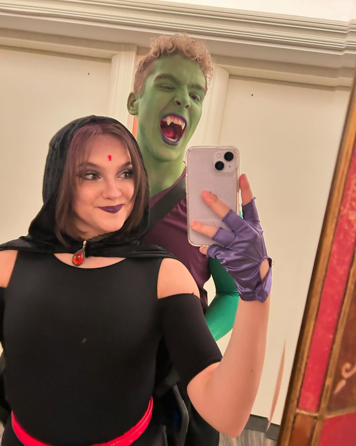 Wait&hellip;..QUEENING OUT?? I thought u said we were GREENING OUT?!?!?!🐸🐦&zwj;⬛

Makeup by the wonderful @jessicafegeley tysm ur a star