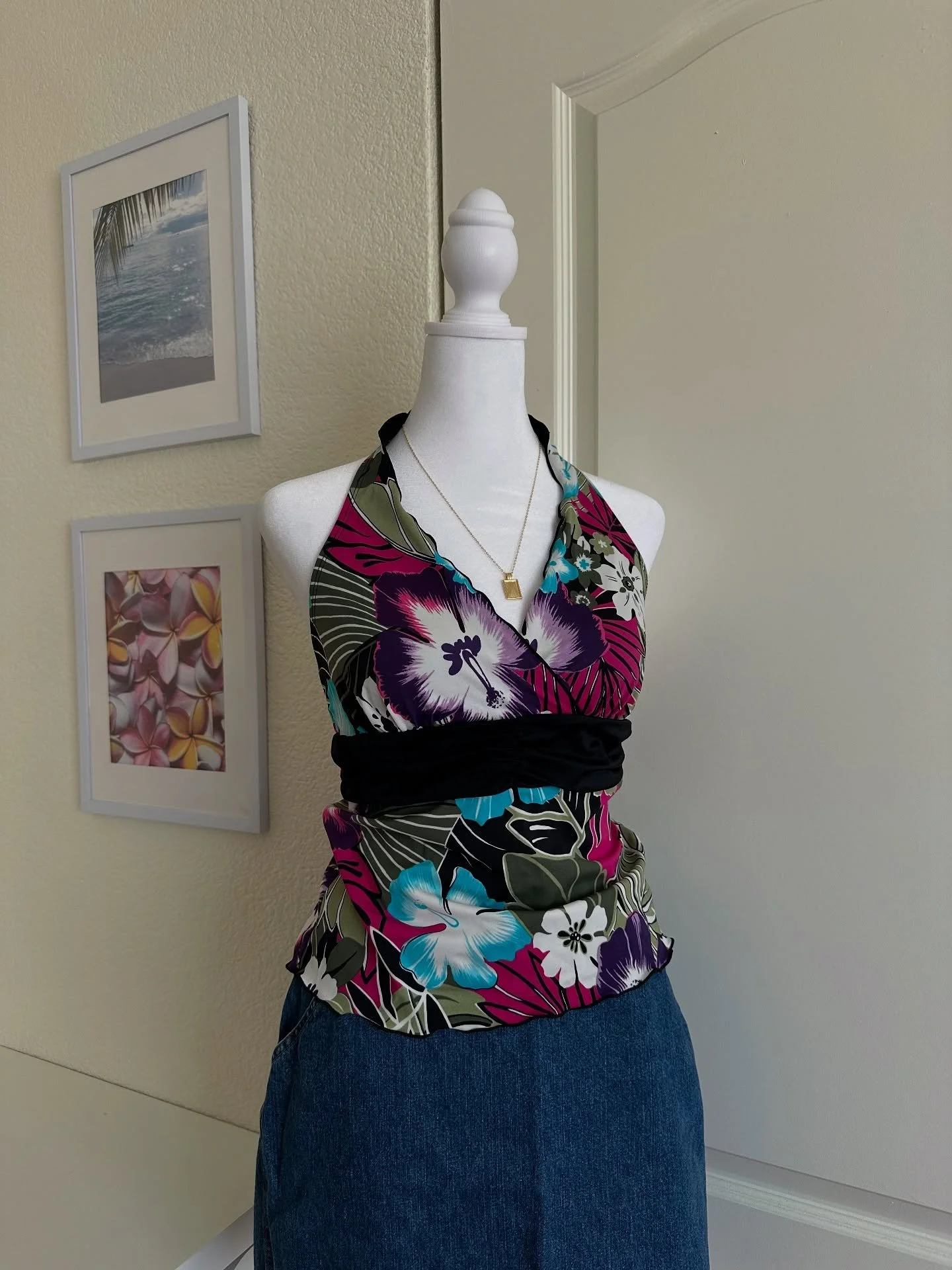 ༄ؘ ˑ lettuce hem halter tankini
🧺 small/medium
🏷 $16

━━━━･ﾟ: * ✧༺♡༻✧ *:･ﾟ━━━━
prices do not include shipping. please refer to my &ldquo;policies&rdquo; story highlight before purchasing. feel free to dm if you have any questions. all sales are fin