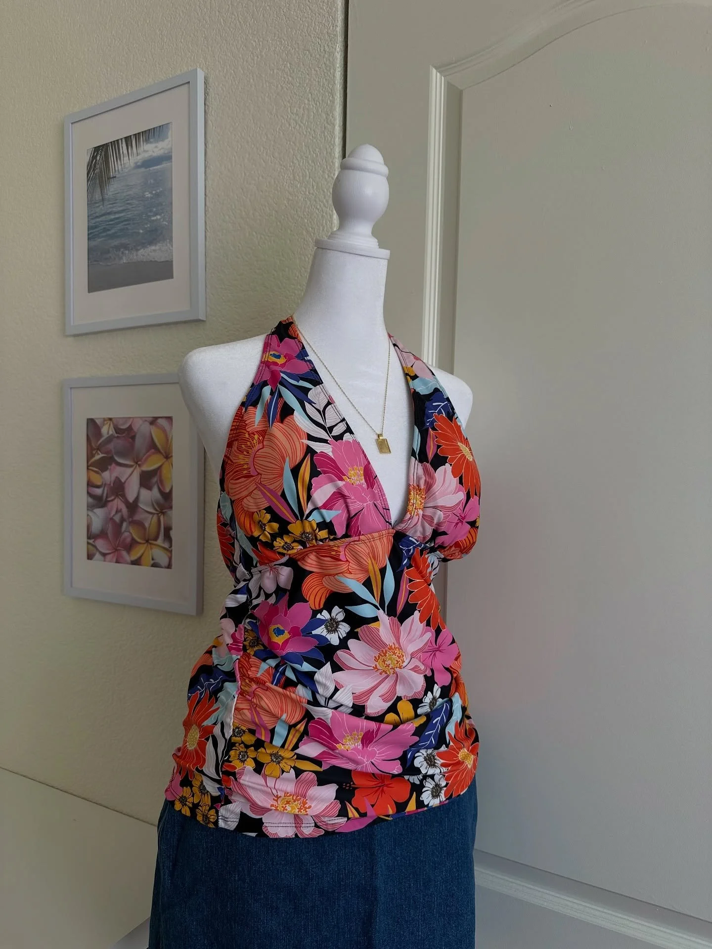 ༄ؘ ˑ daisy halter tankini
🧺 medium
🏷 $16

━━━━･ﾟ: * ✧༺♡༻✧ *:･ﾟ━━━━
prices do not include shipping. please refer to my &ldquo;policies&rdquo; story highlight before purchasing. feel free to dm if you have any questions. all sales are final! 💌