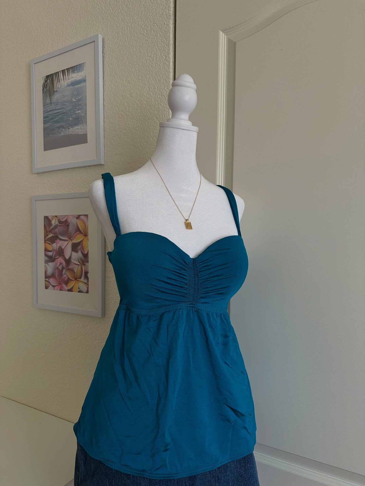 ༄ؘ ˑ satin blue tankini
🧺 26D-38D / large
🏷 $12

━━━━･ﾟ: * ✧༺♡༻✧ *:･ﾟ━━━━
prices do not include shipping. please refer to my &ldquo;policies&rdquo; story highlight before purchasing. feel free to dm if you have any questions. all sales are final! ?