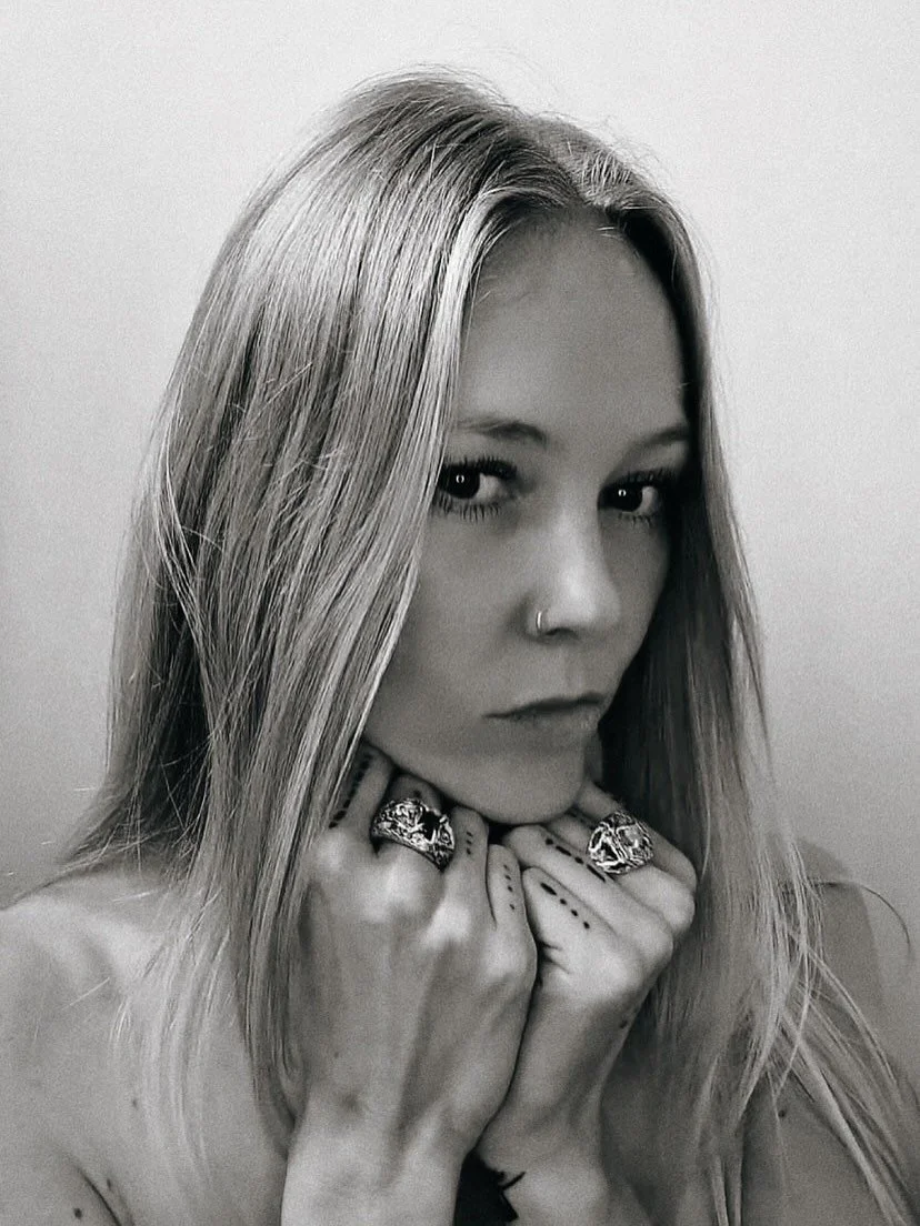 Hands that tell stories.
Recycled silver rings // made to follow every movement. 

#AslanOntheMove