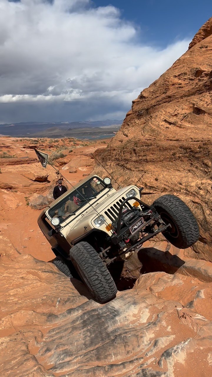 Thursday!! Let’s finish this week off strong! 💪🏻 Who else has conquered Hardtop Alley and has an undamaged hardtop to tell the tale? 😂
There’s something beautiful about short wheelbases (and longer), how they teach you to get reeeaaa
