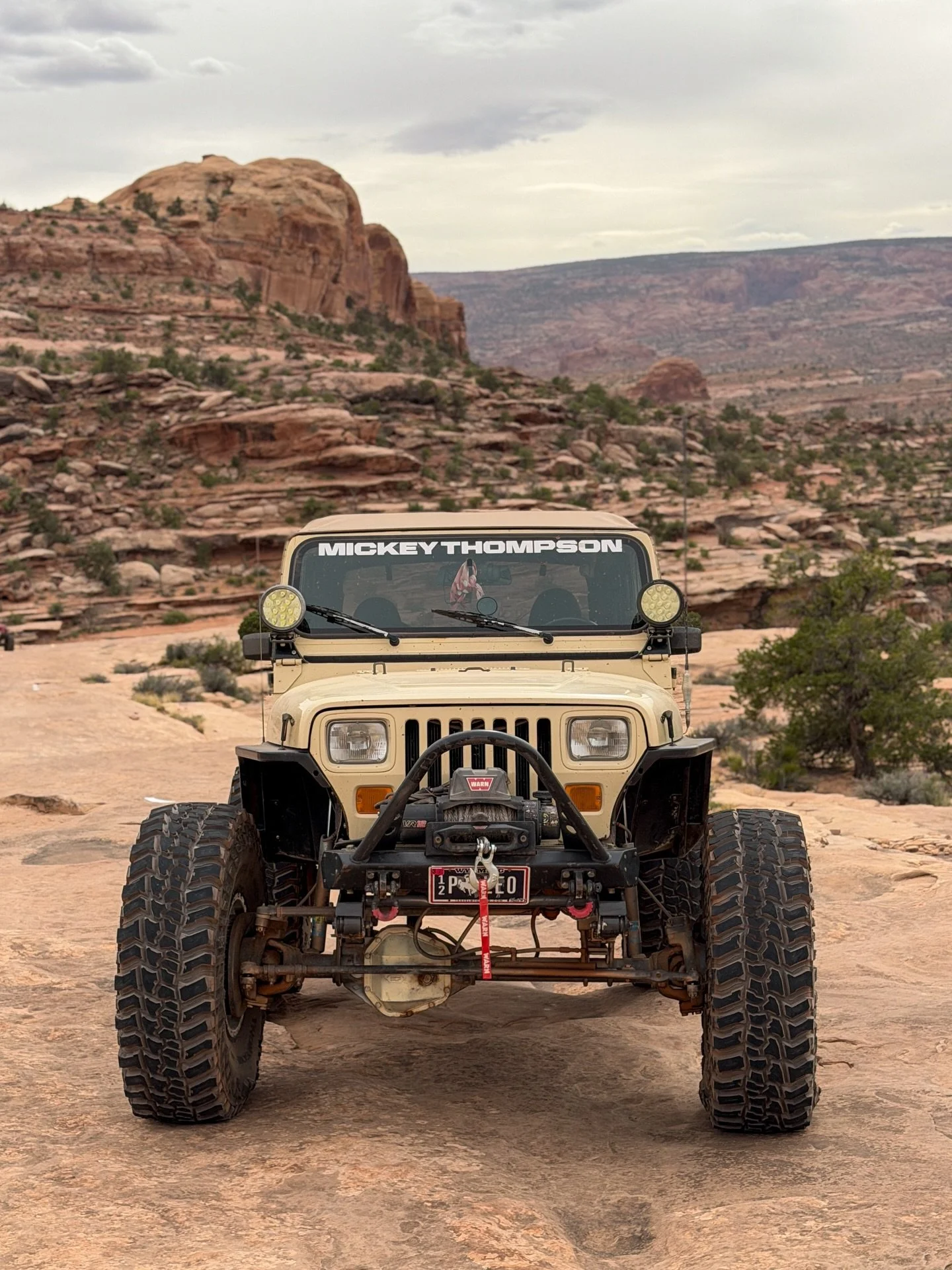 Built for these Moab rocks 💪🏜️ What&rsquo;s everyone&rsquo;s weekend plans?! 

@therockstargarage
@mickeythompsontires
@racelinewheels @raceline.az
@ruggedradios
@powertankofficial
@warnindustries
@bestopteam
@saltlakeoffroadoutdoorexpo
@boiseoffro