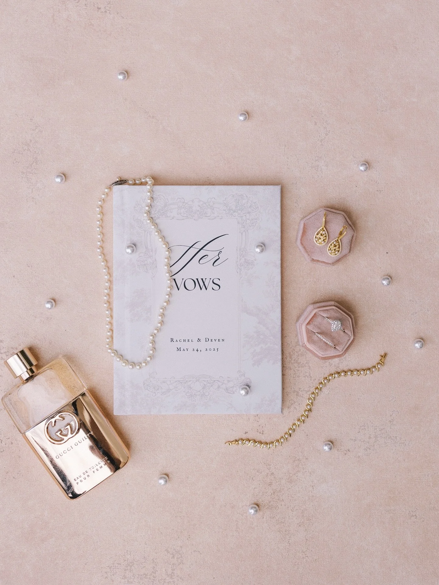 His &amp; Her details 😍🤍
.
.
.
Venue: @talking_stickgcweddings
Photographer: @justinegrace.photofilm
Videographer: @steven.film @justinegrace.photofilm
HMUA: @desertbridalcompany
Florals: @pjs.flowers
Stationary: @zazzle
Wedding Dress: @lauriesbrid