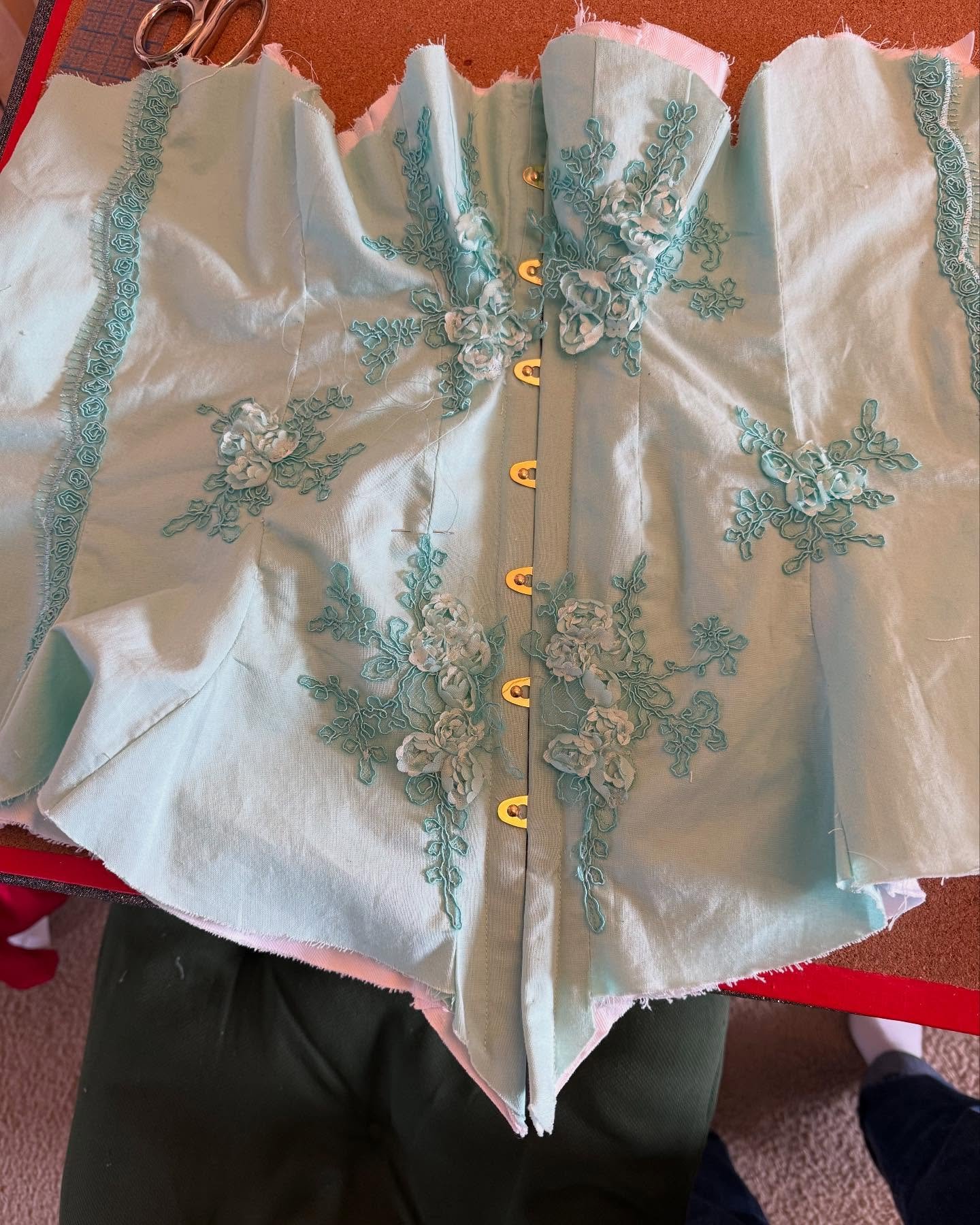 Updates on my c. 1844 corset! This one has 20 spiral 🌀 steel bones - better than the 32 required for the c. 1776 corset. 🫣⁣
⁣
I really and truly LOVE this process! 💃🏻👗👙So many steps and tons of precision required, but I love the mental workout.