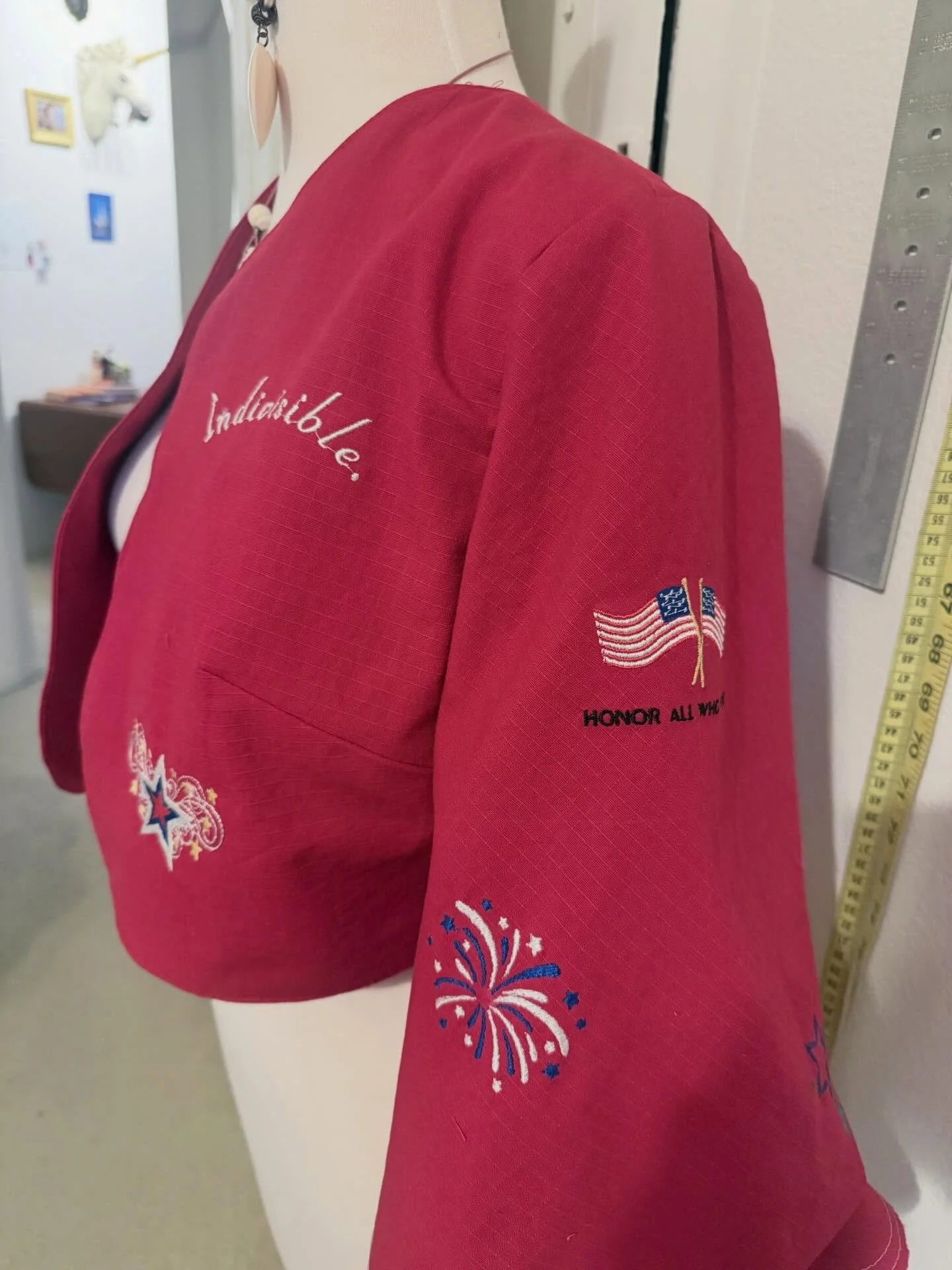 The made in America ✌🏼🇺🇸 Jubilee Bolero - one step closer to completion! ⁣
✨💃🏻✨ 🧵🪡⁣
⁣
One sign of quality is that the inside of the garment (that no one sees) is sturdy and looks clean. I love finishing couture garments, but I get secretly hap