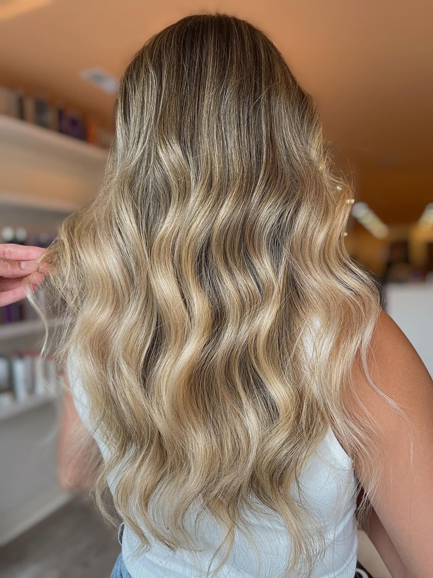 POV: you&rsquo;re swiping through @an_feel_lovas camera roll 🤤🤤🤤 

#toronto #torontosalon #hairstylist #redken #torontoeast #thedanforth #thebeaches #blonde #torontocolourist