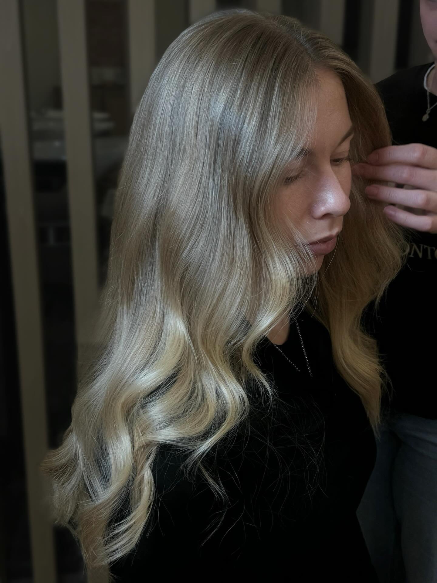 Bright sparkly blonde ✨😮&zwj;💨 

Katya&rsquo;s signature hybrid of microfine #babylights and #airtouch highlights, creating this seamless Barbie blonde! 

#blondespecialist #torontoblonde #danfortheast